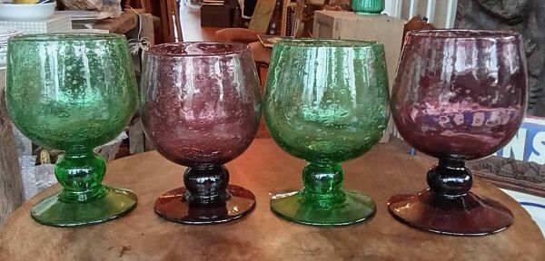 Série 4 anciens verres à pied Biot