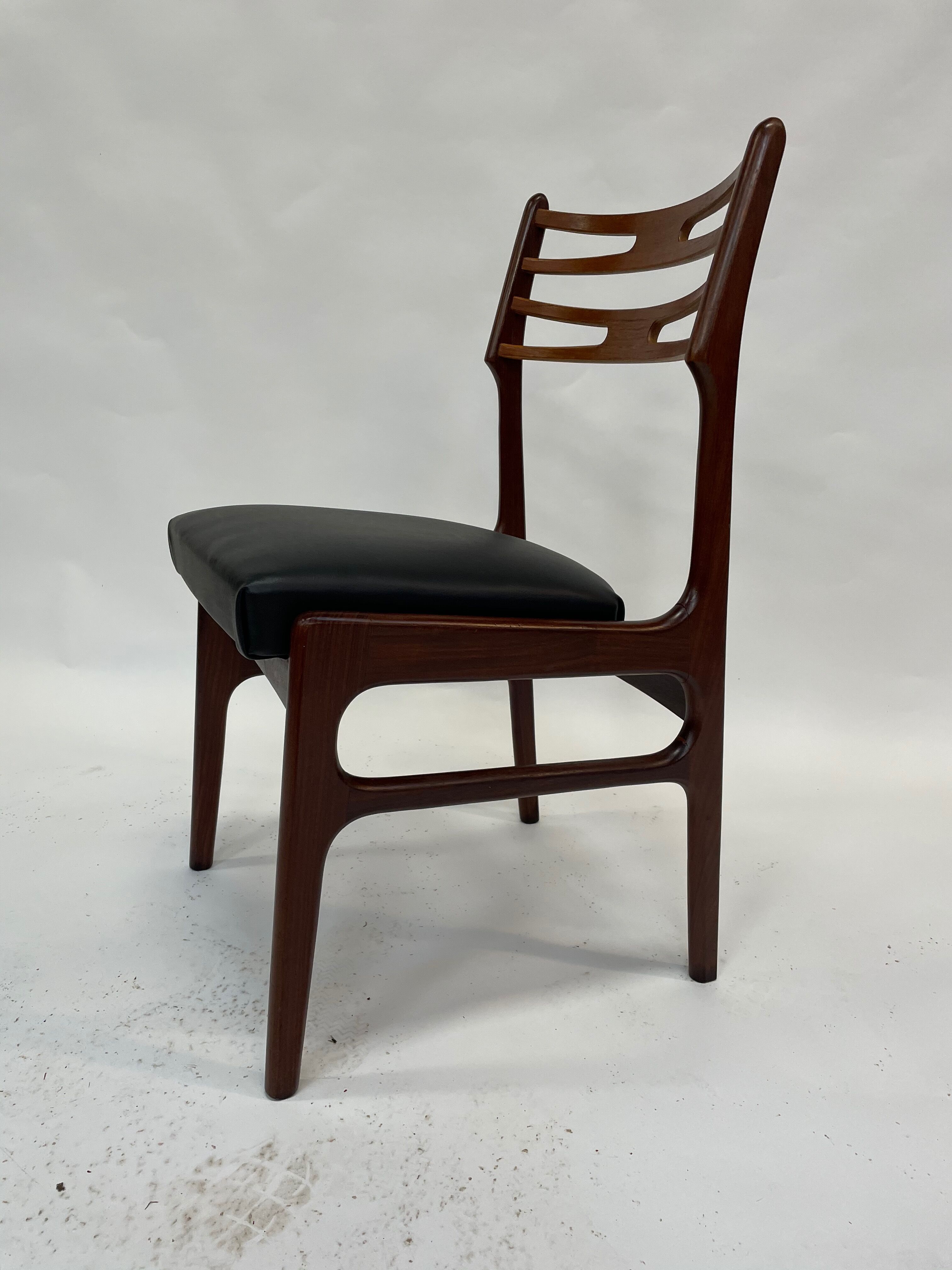 Set of five dining chairs by Johannes Andersen, model 101 Danish Design