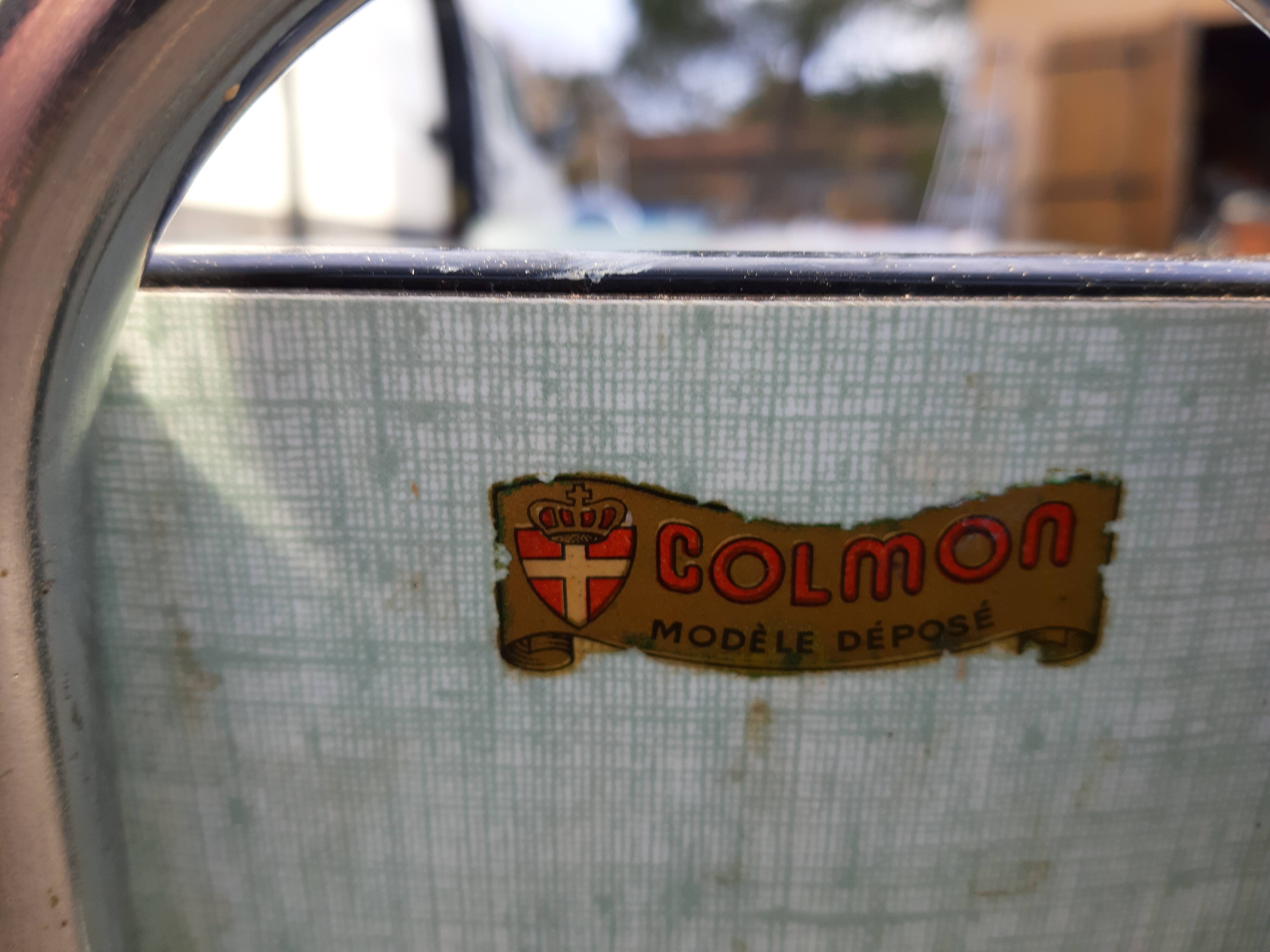 Table et 4 chaises formica vintage de marque Colmon