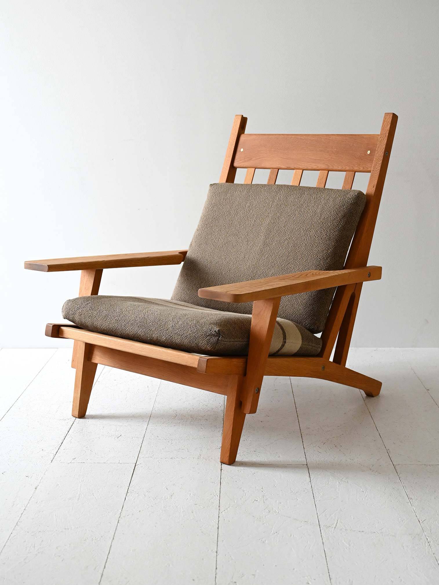 Hans Wegner GE 375 Armchair with Footstool