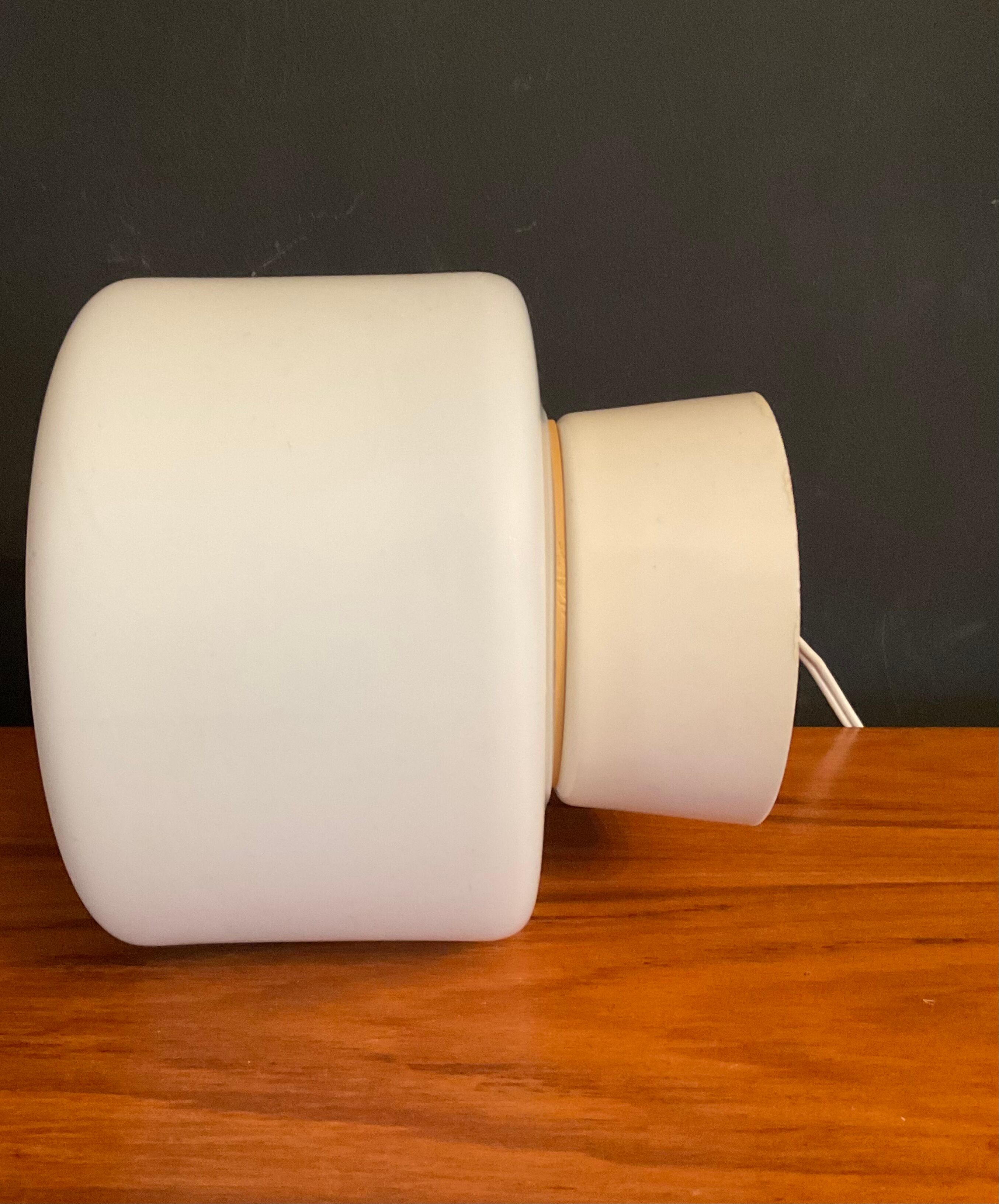 Mushroom lamp in opaline 60s