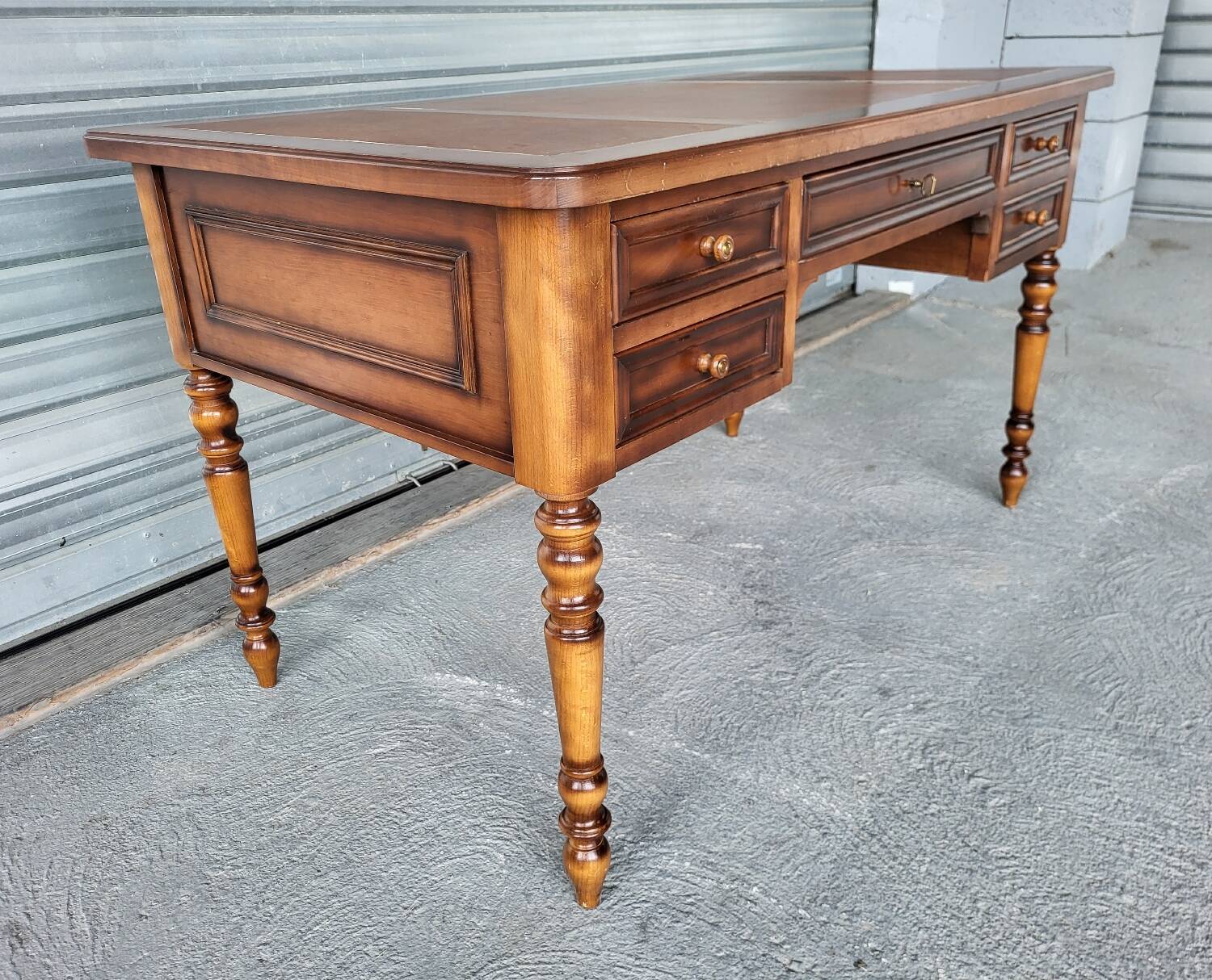 Louis Philippe style center-middle minister's desk in wood and leather