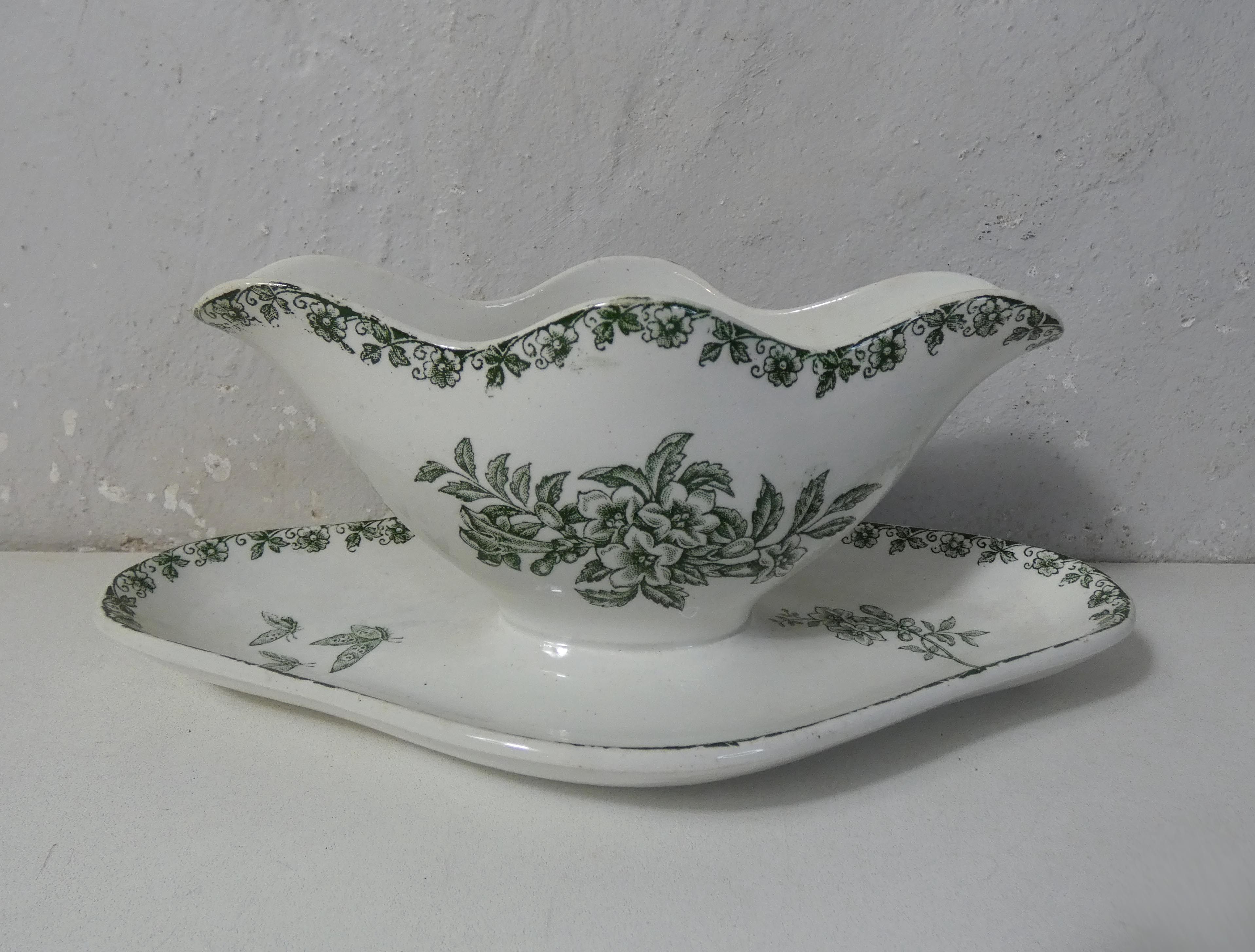 Butterfly saucière iron