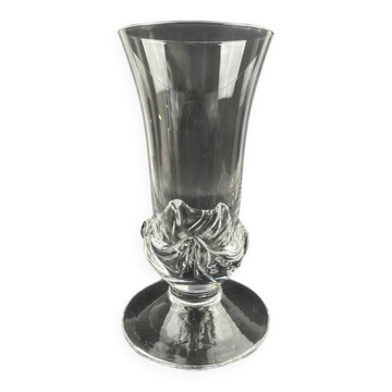 Vase Daum France modèle Sorcy en cristal clair sculpté, hauteur 14,5 cm