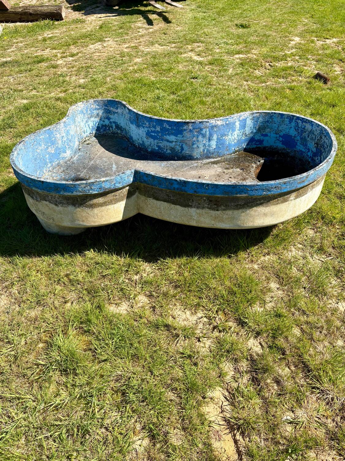 Willy Guhl pond edited by Eternit – designer planter in fibrecement