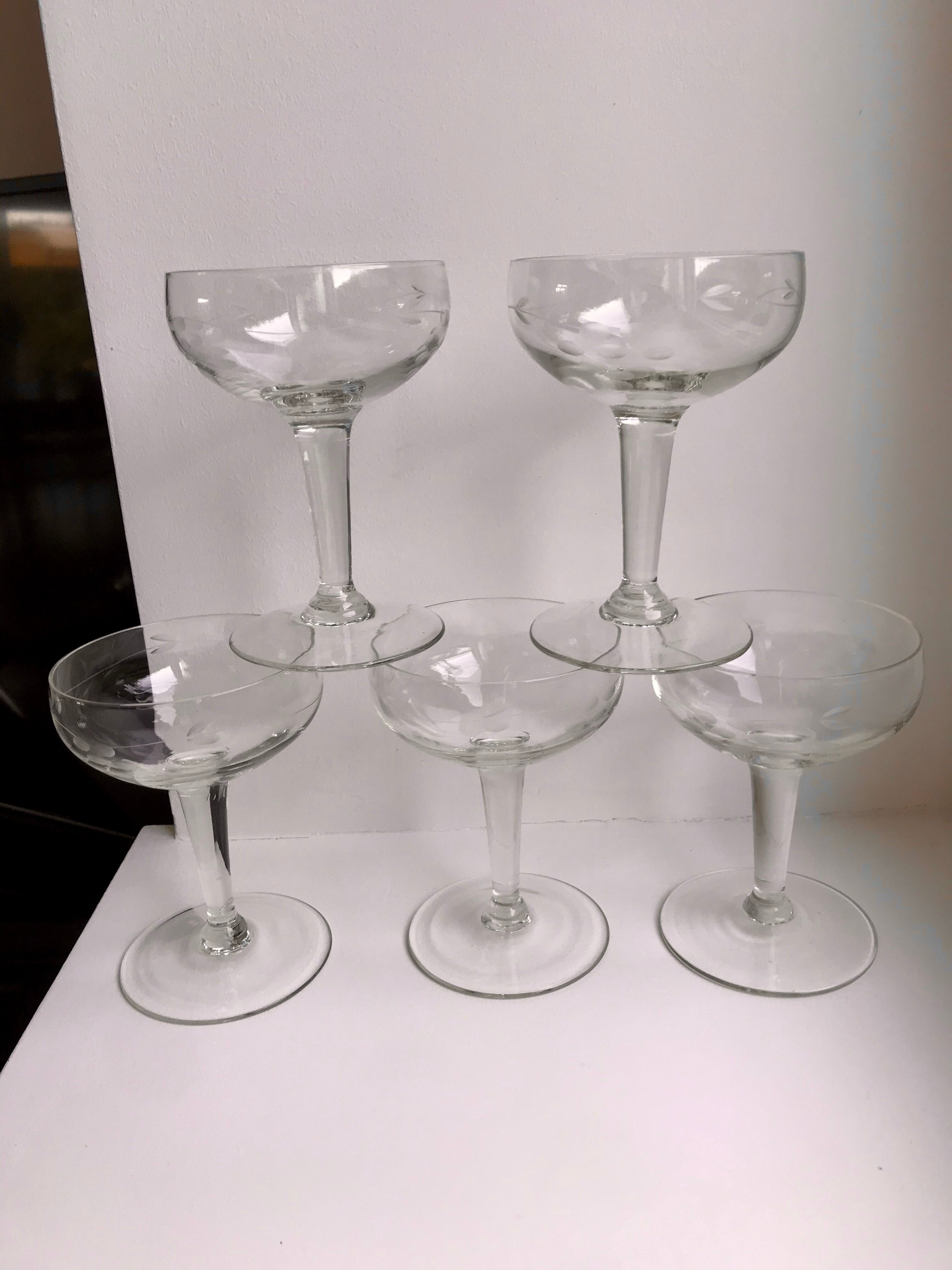 Set of 5 champagne glasses in crystal engraved 50s
