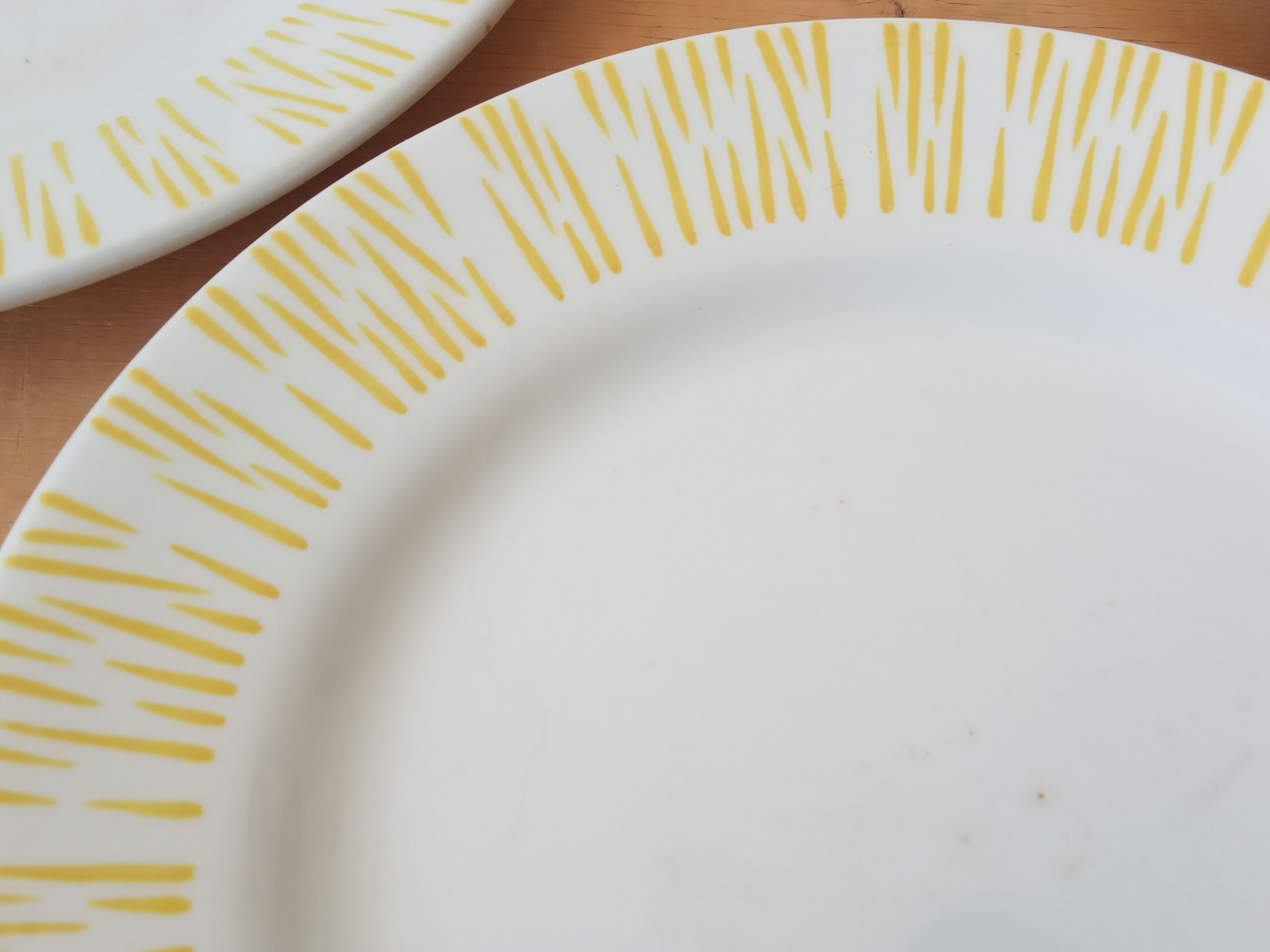 Five 50s dessert plates
