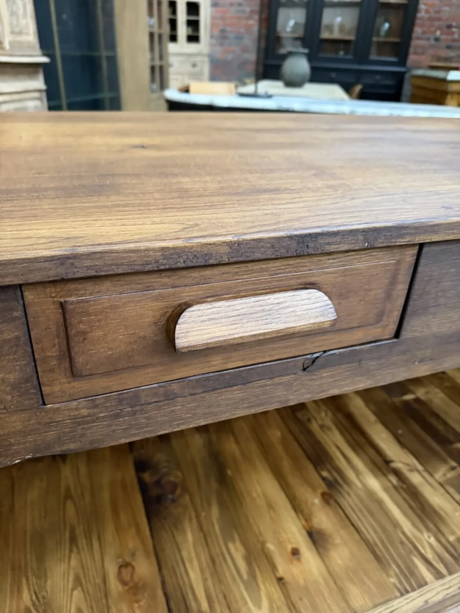 Oak counter from the early 20th century.