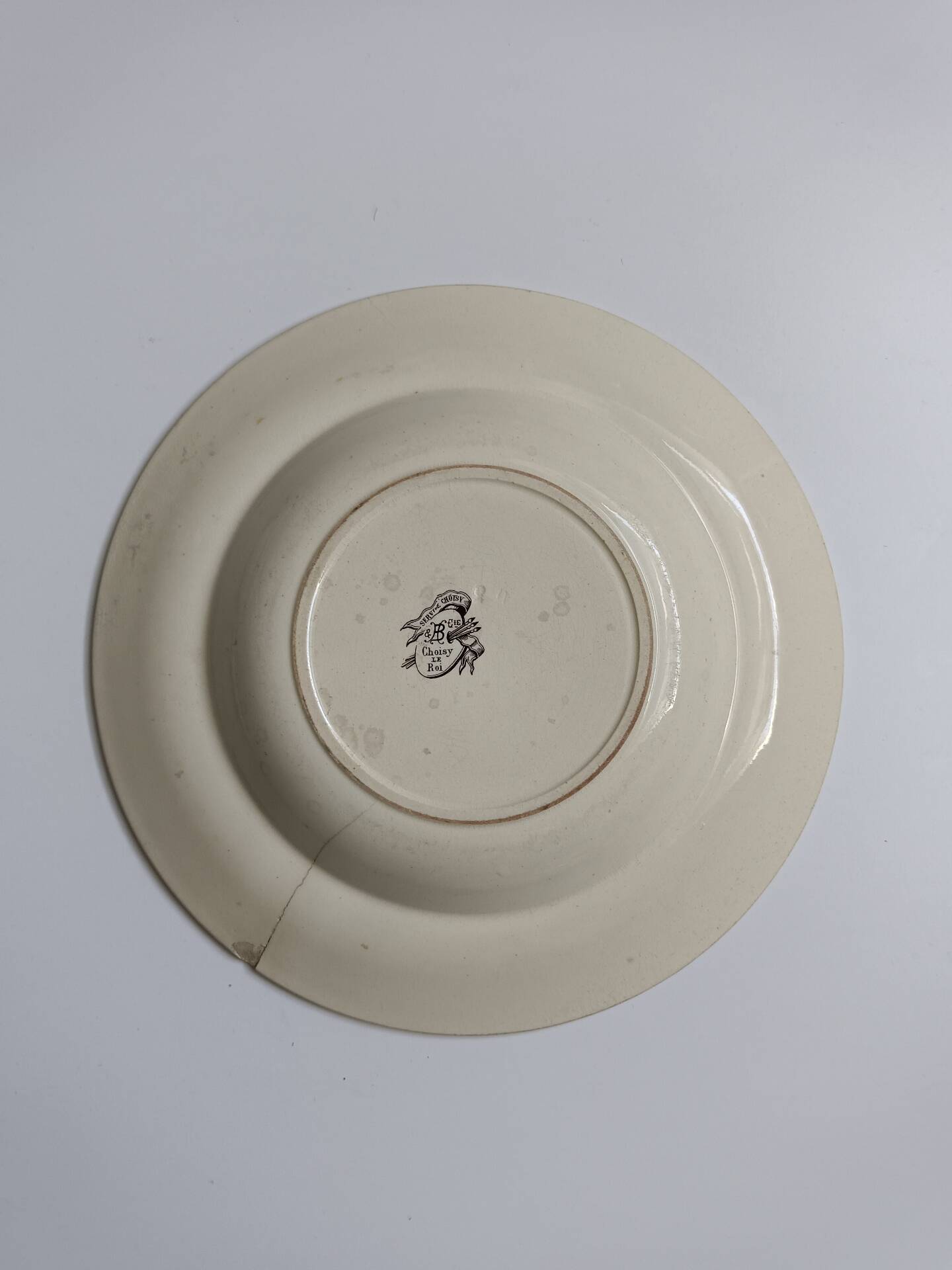 Hollow decorative plate Choisy-le-Roi black flowers and border