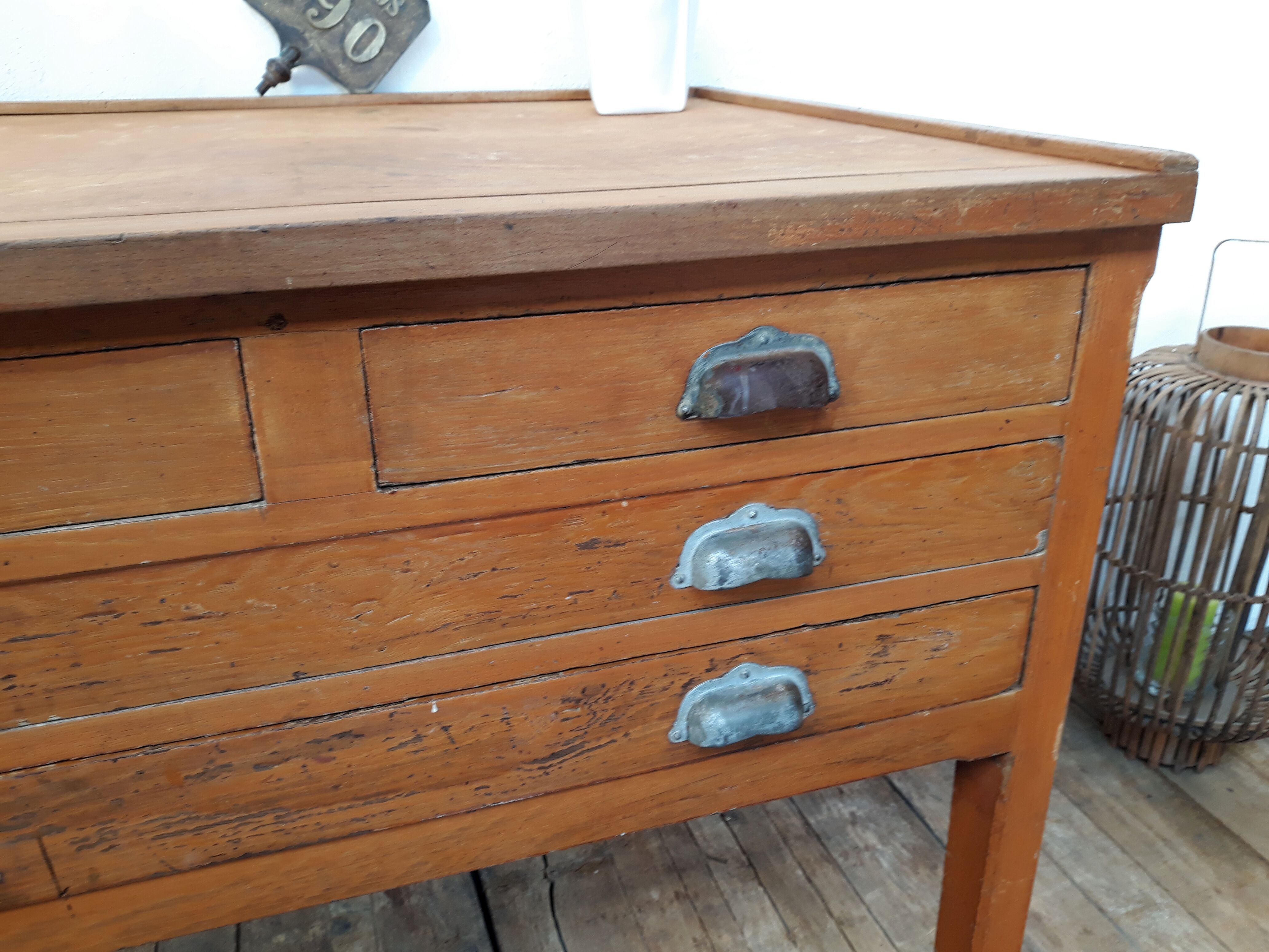 Former furniture business to drawers set
