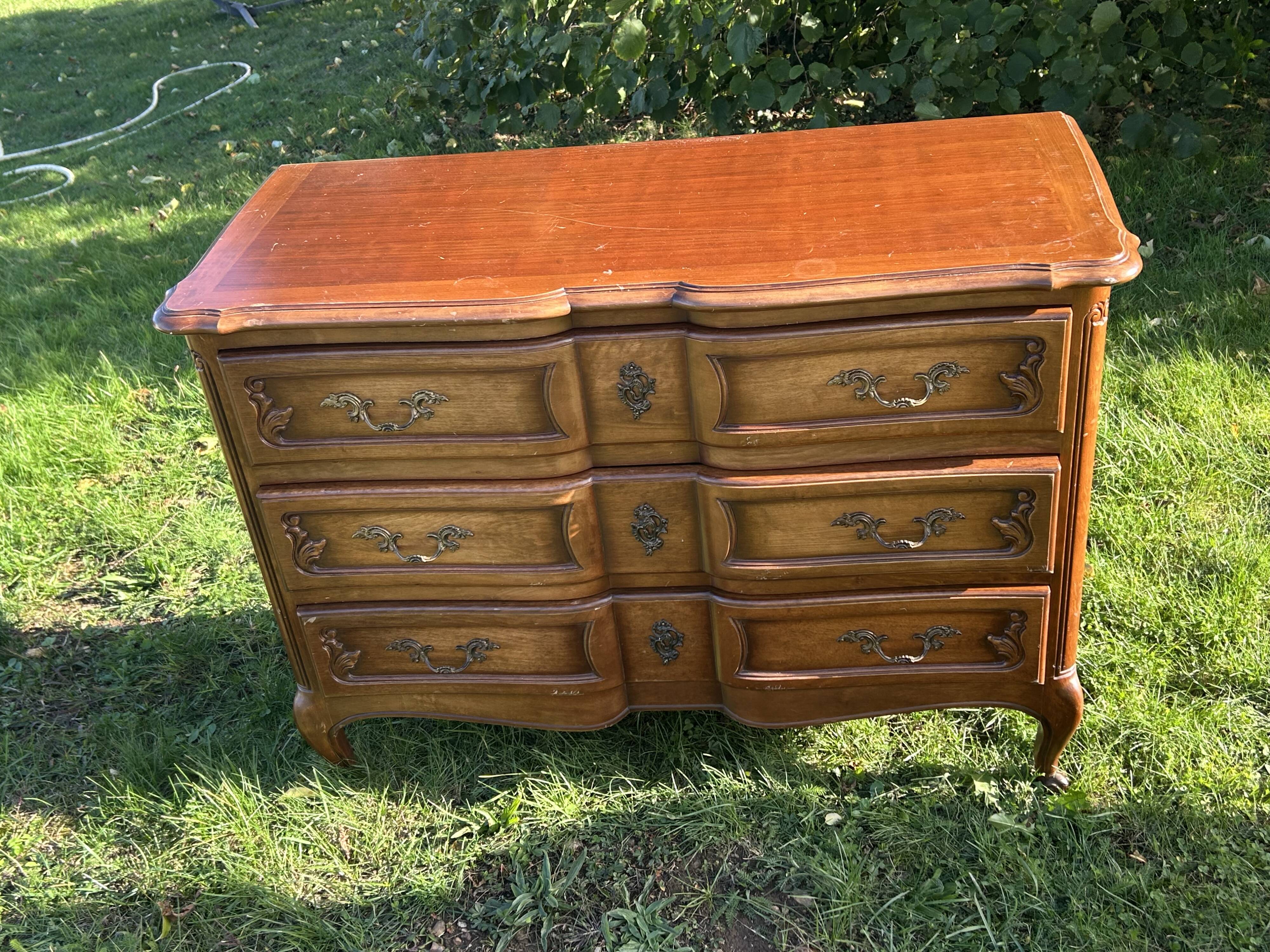 Antique chest of drawers