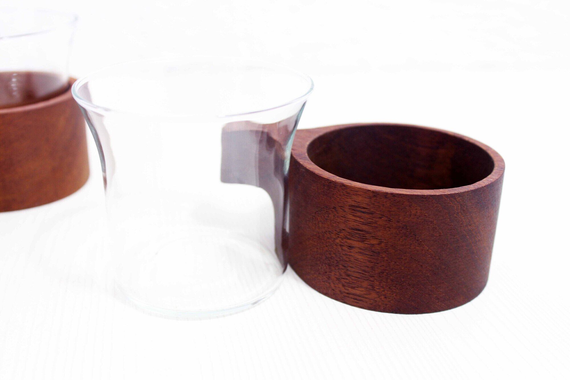 Set of 6 glasses or cups made of glass and teak
