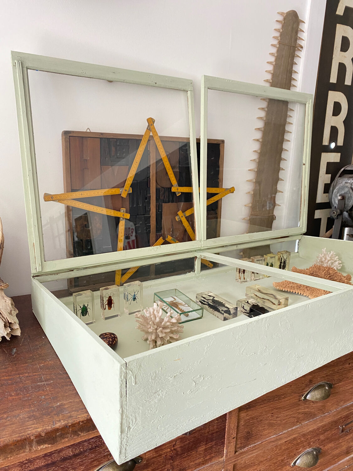 Display case with double glass