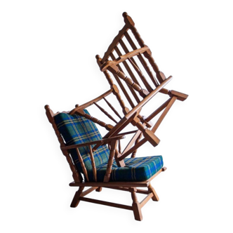 Ensemble de 2 fauteuils en chêne de style mid-century, revêtus d'un tissu à carreaux bleu-vert.