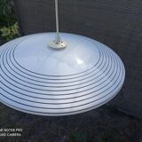 White saucer suspension