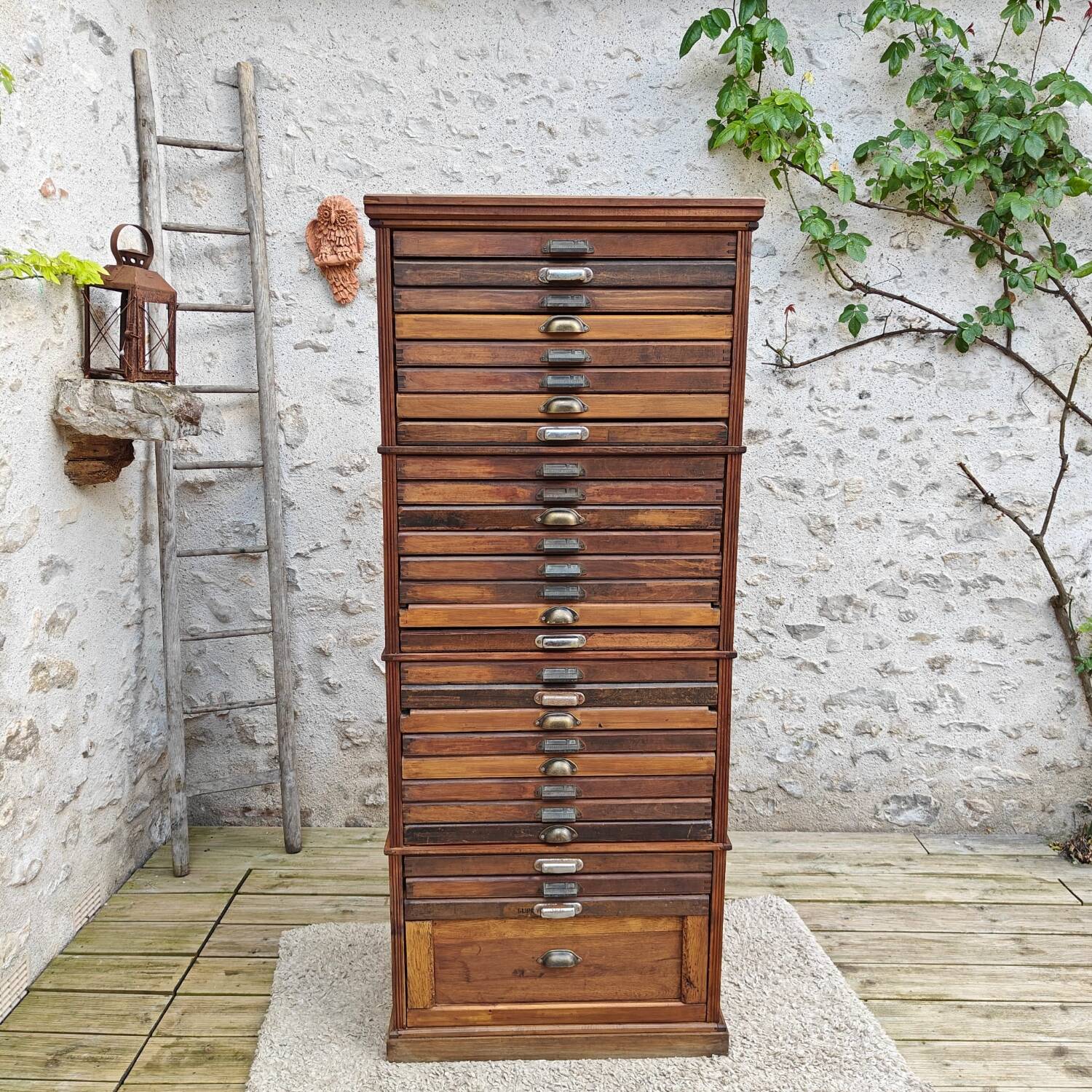 Typographer's trade furniture