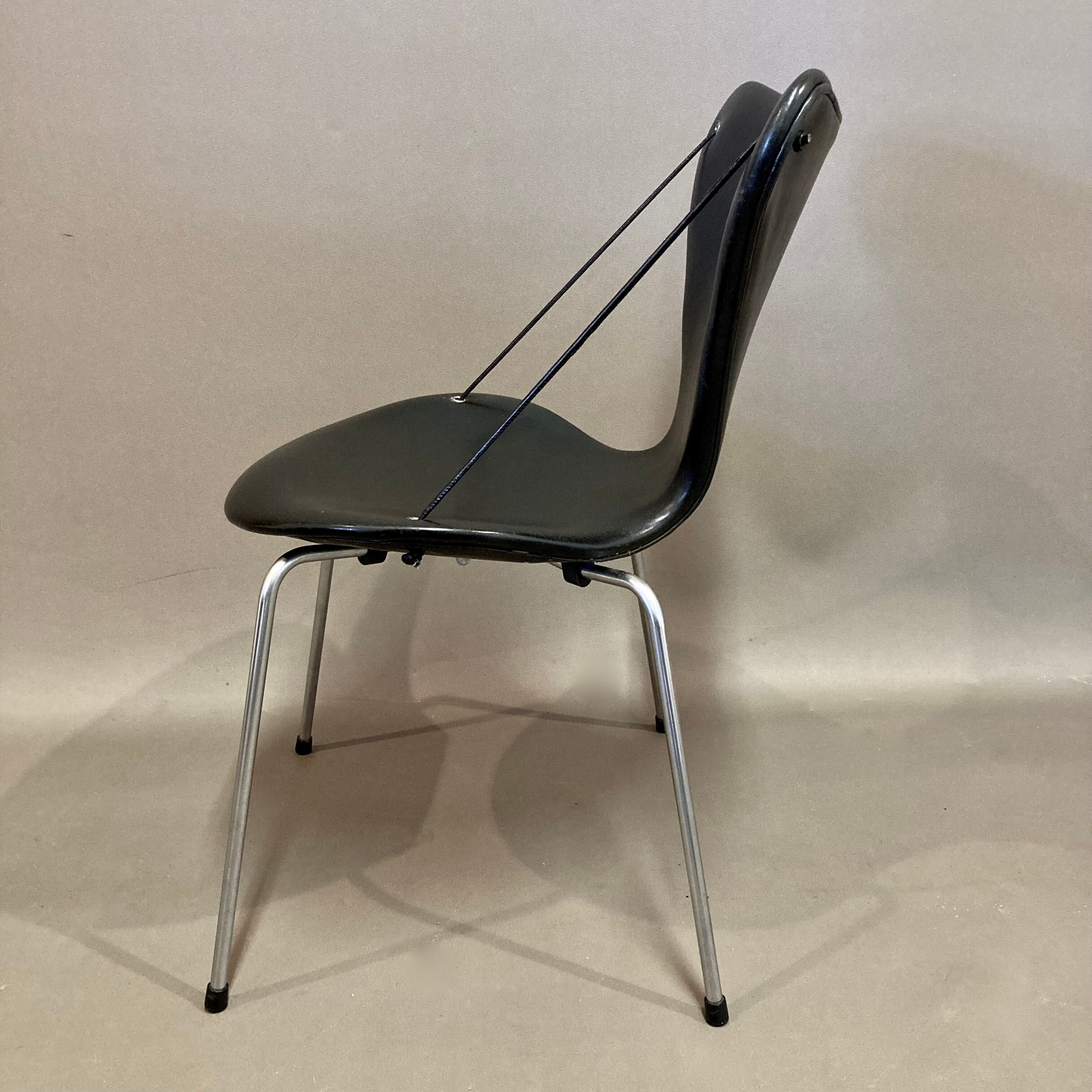 Set of 4 Arne Jacobsen chairs.