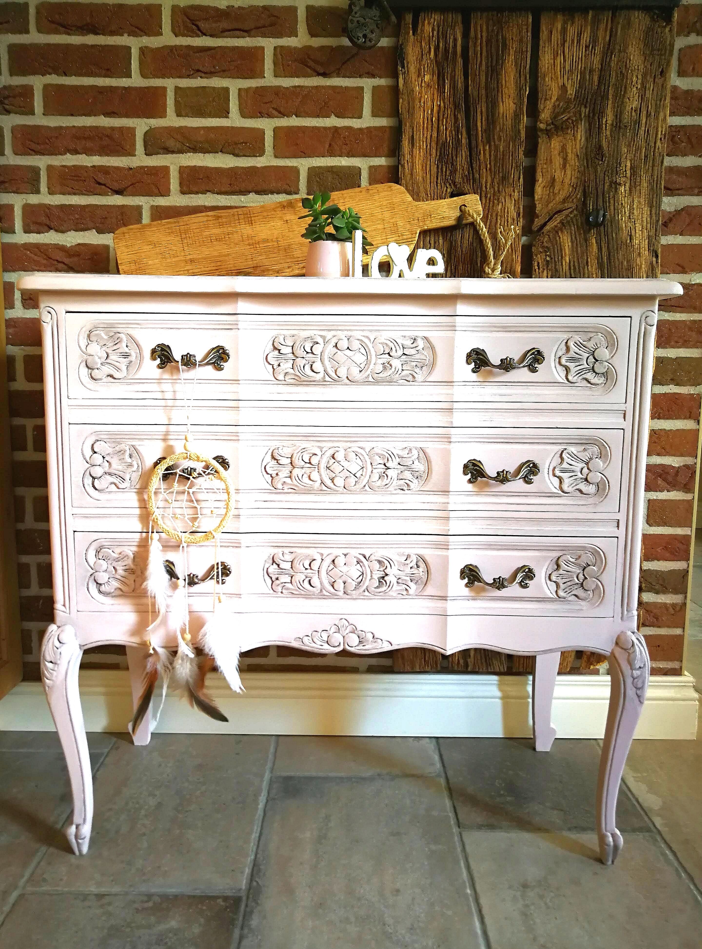 Queen Anne chest of drawers
