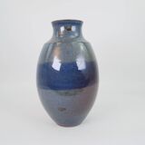 Grand vase en céramique émaillée bleu signé sous la base