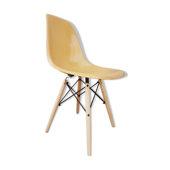 Chaise DSW par Charles et Ray Eames pour Herman Miller