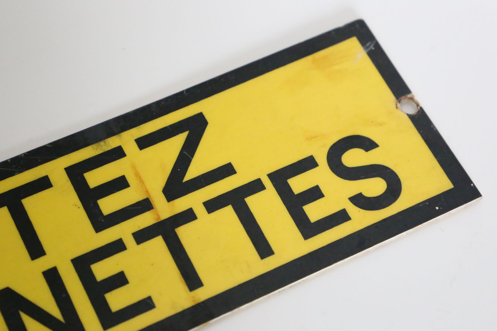 Plaque industrielle d'avertissement "mettez vos lunettes"