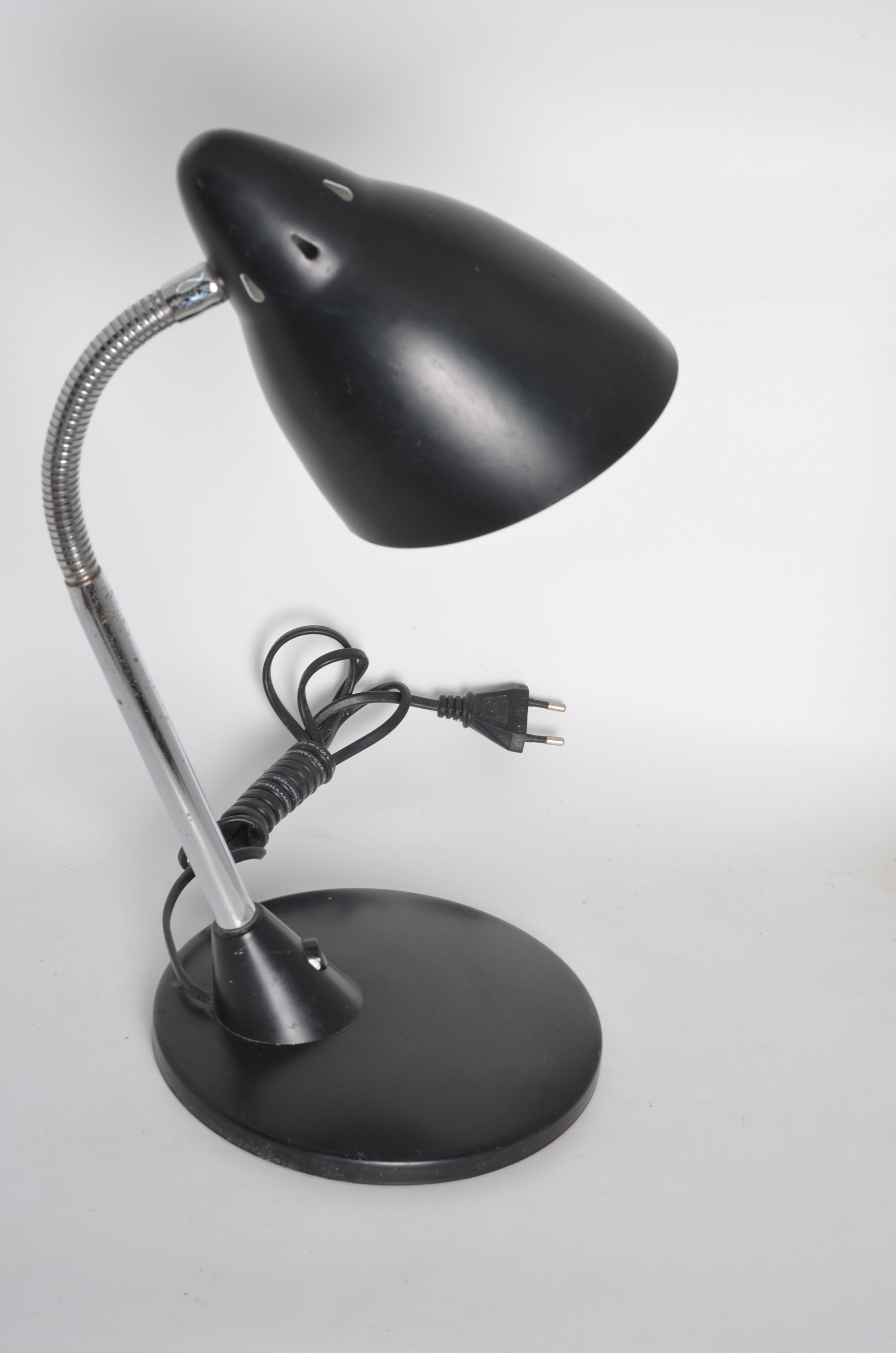 Articulated desk lamp