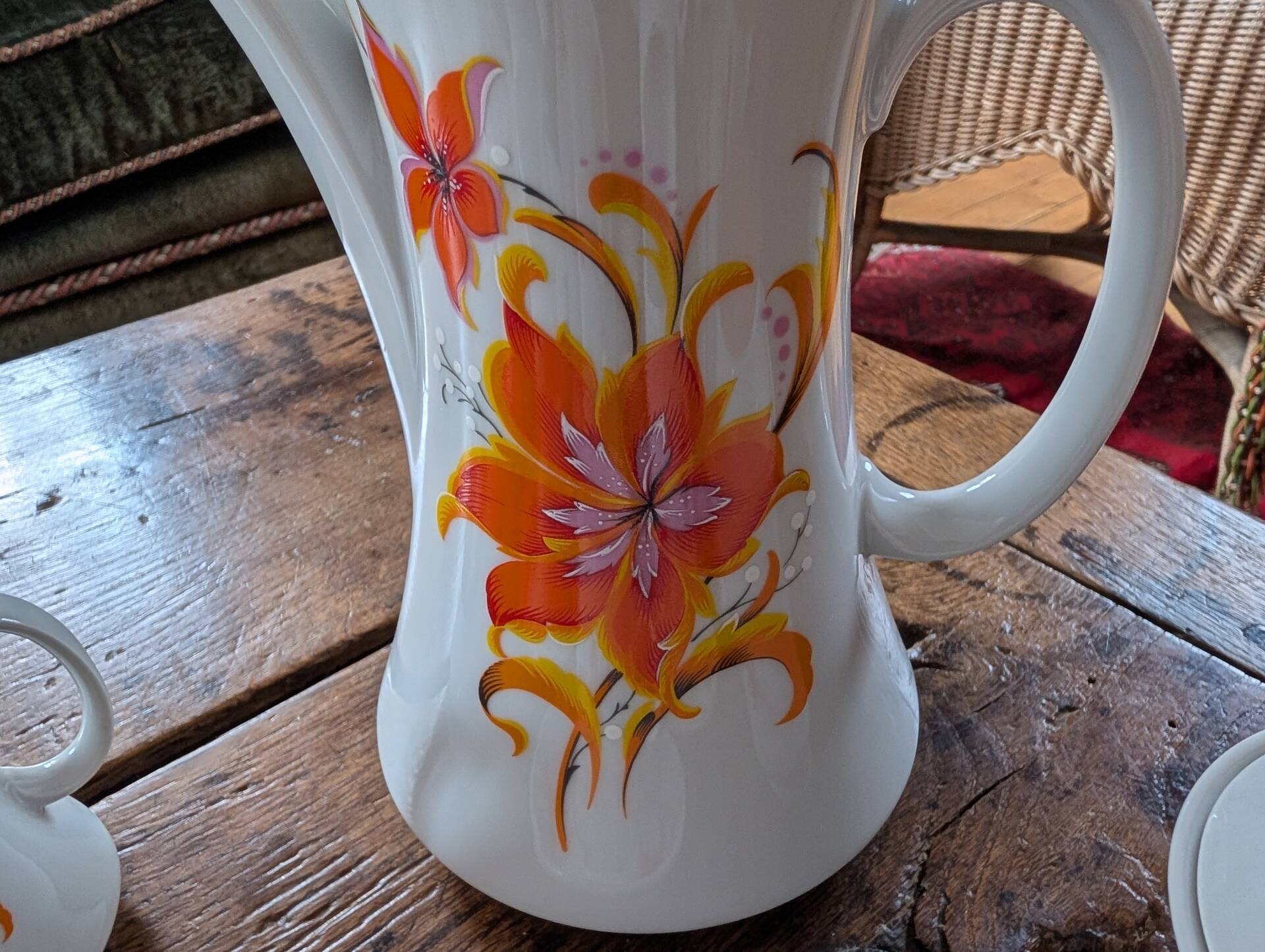 Service Winterling 70s – flamboyant floral orange décor