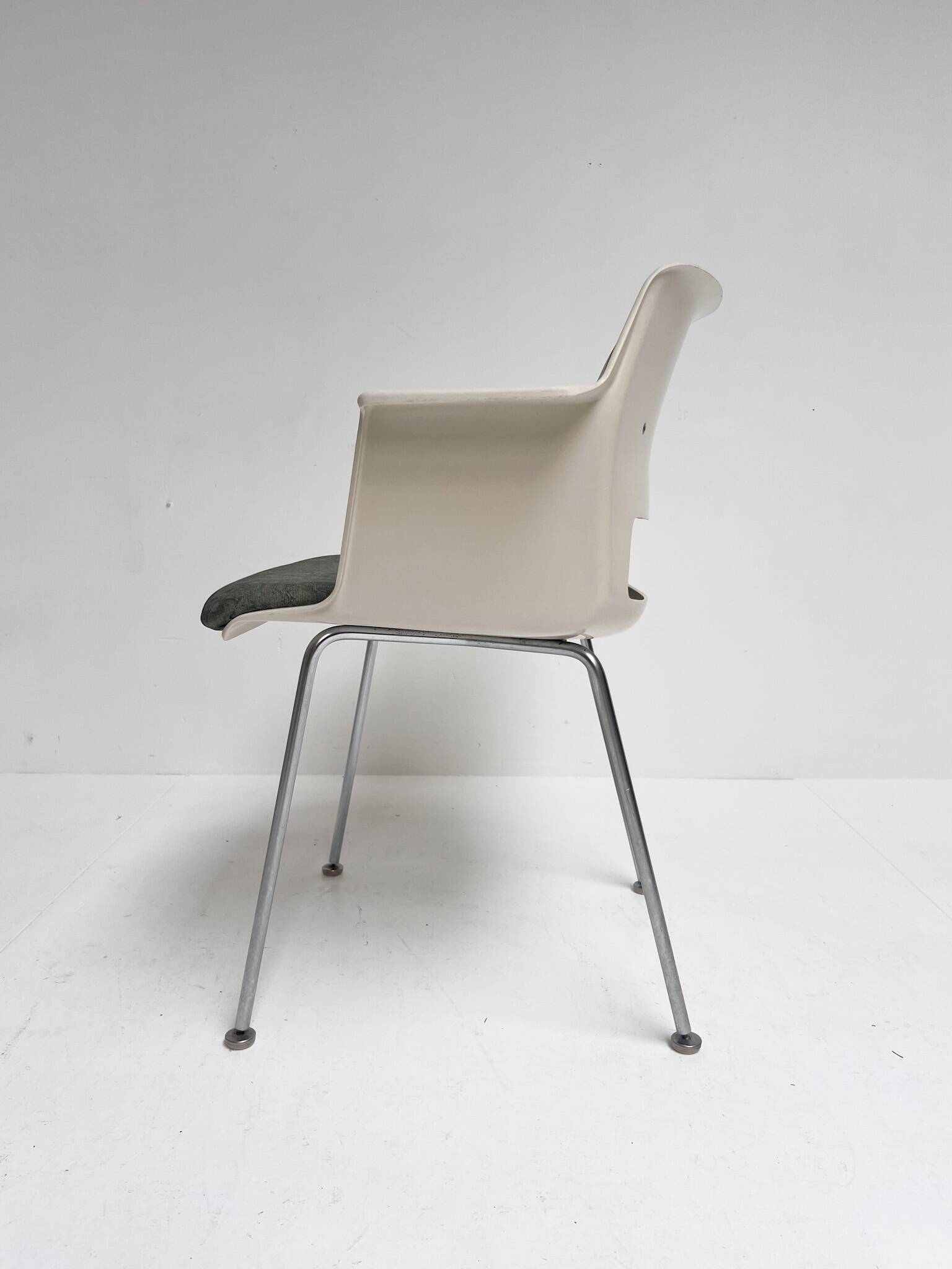 Gispen Model 2225 shell chair by Andre Cordemeijer, 1960s