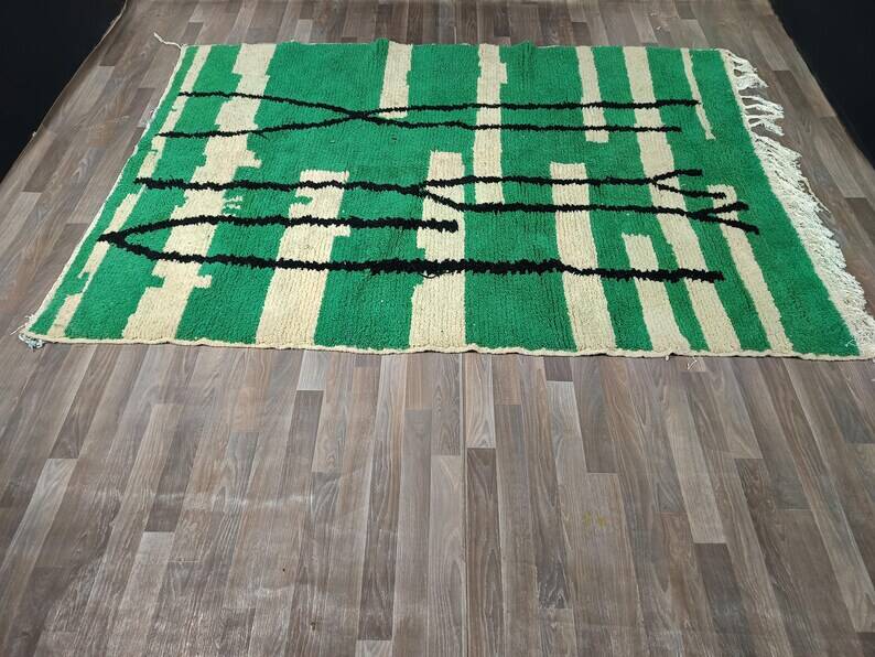 Boujaad rug, ecru with geometric patterns, 250cm x 150cm