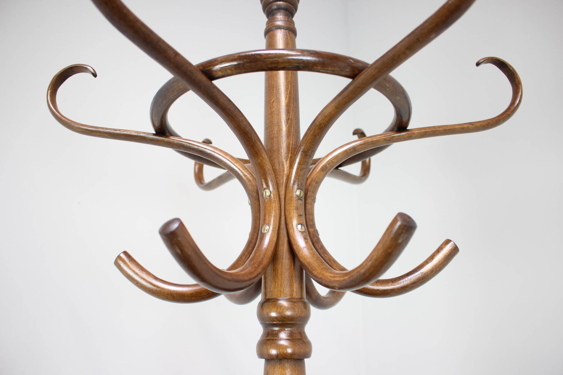 Vintage TON coat rack in curved wood, Czechoslovakia, circa 1970.