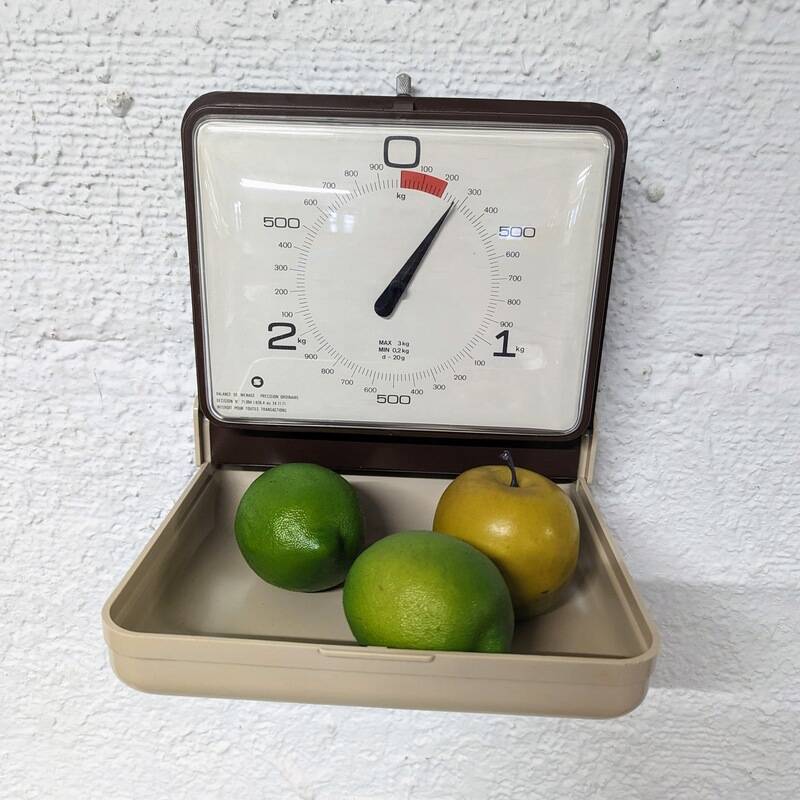 Balance De Cuisine Ancienne Et Mécanique Photo stock - Image du cuisine
