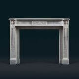 Cheminée en marbre statuaire de style Louis XVI