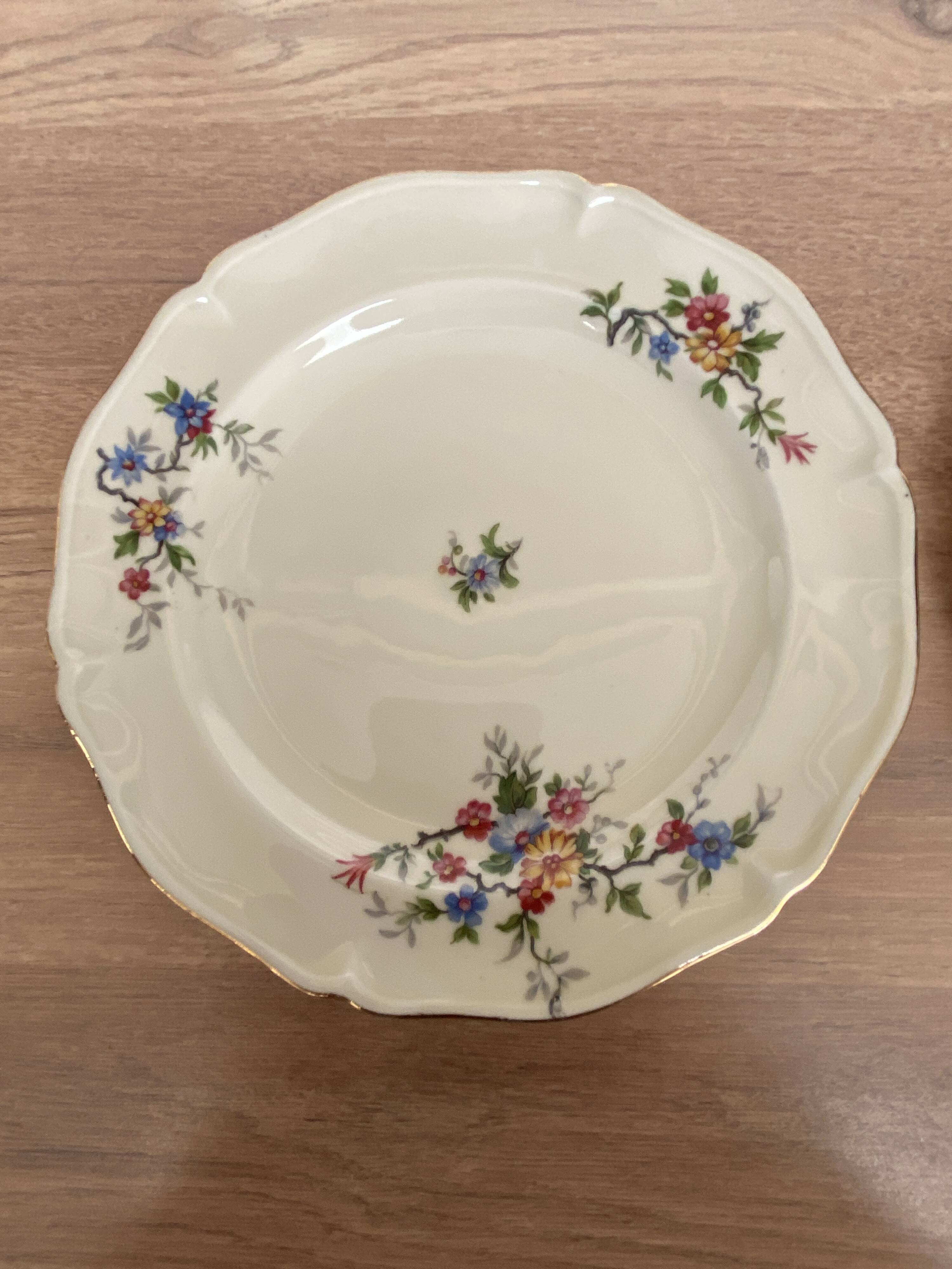 Set of 4 porcelain dessert plates