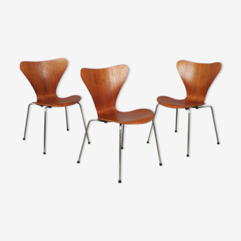 Lot de 3 chaises modèle "3107" par Arne Jacobsen