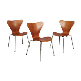 Lot de 3 chaises modèle "3107" par Arne Jacobsen
