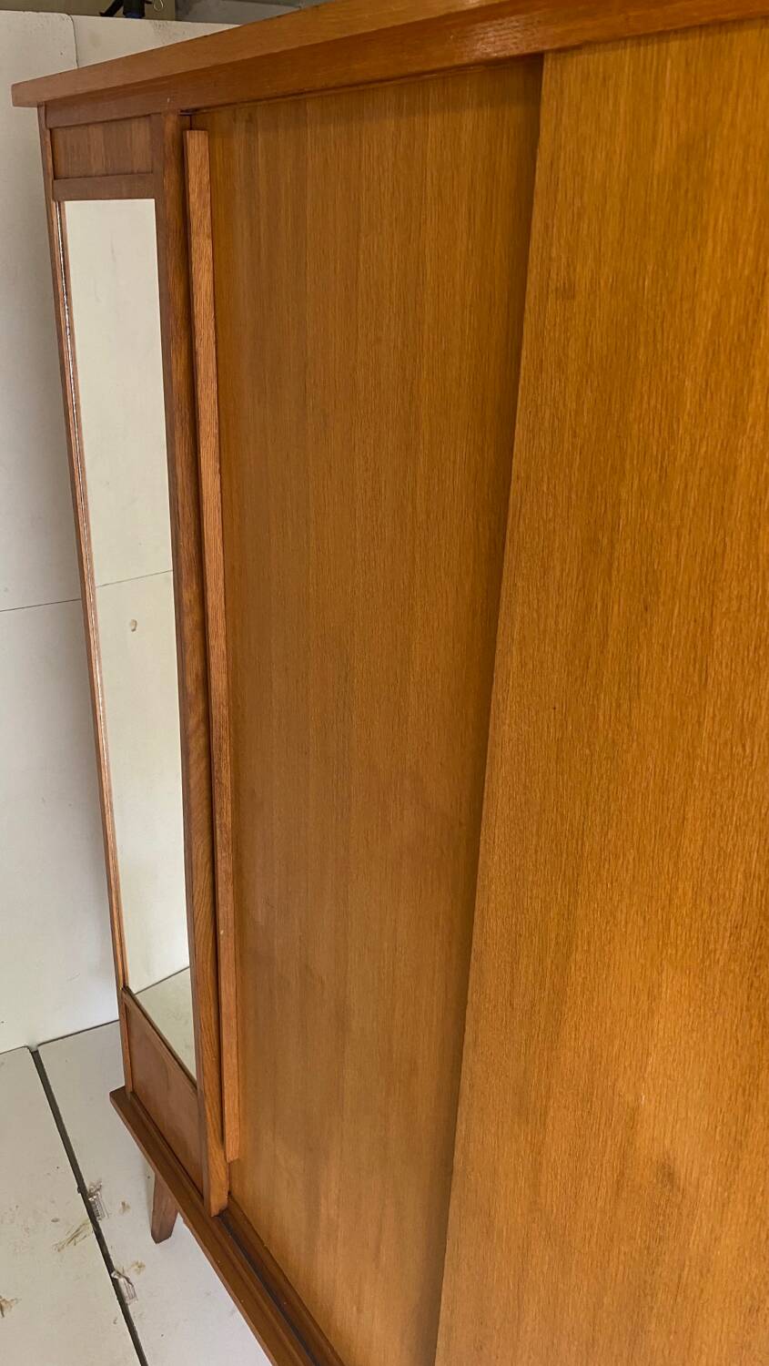 Armoire vintage pieds compas années 60