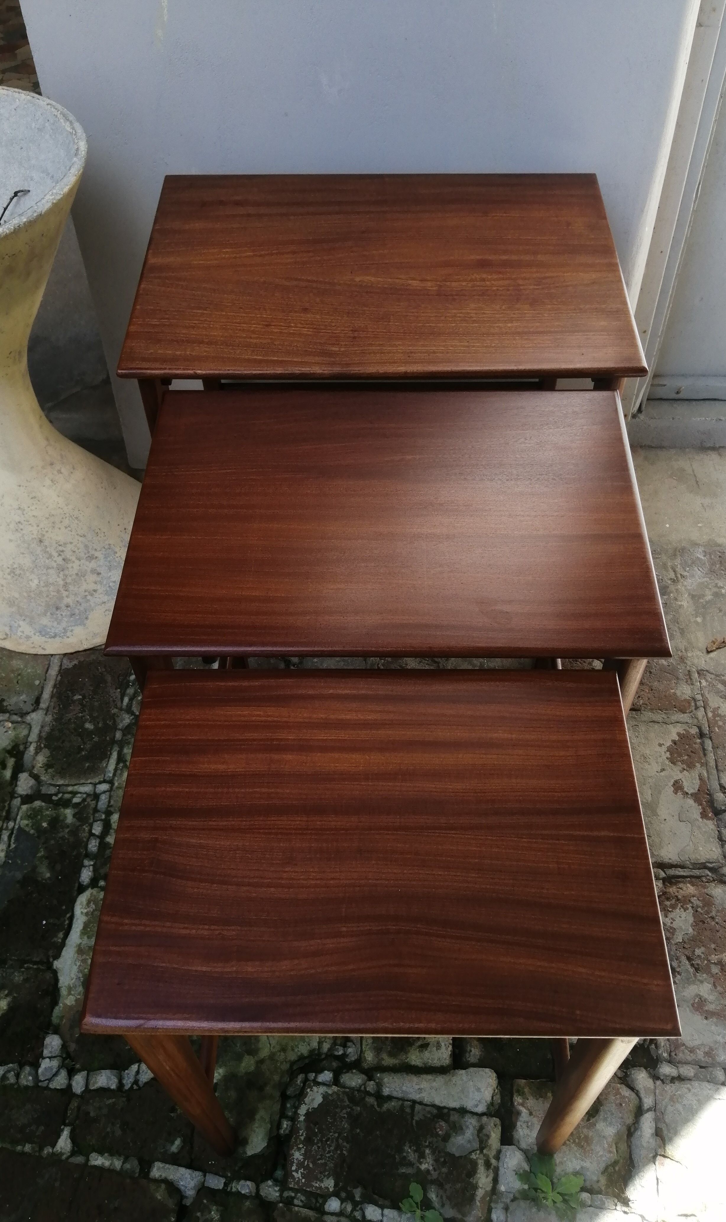 Pull-out tables from the 60s in solid exotic wood published by Younger
