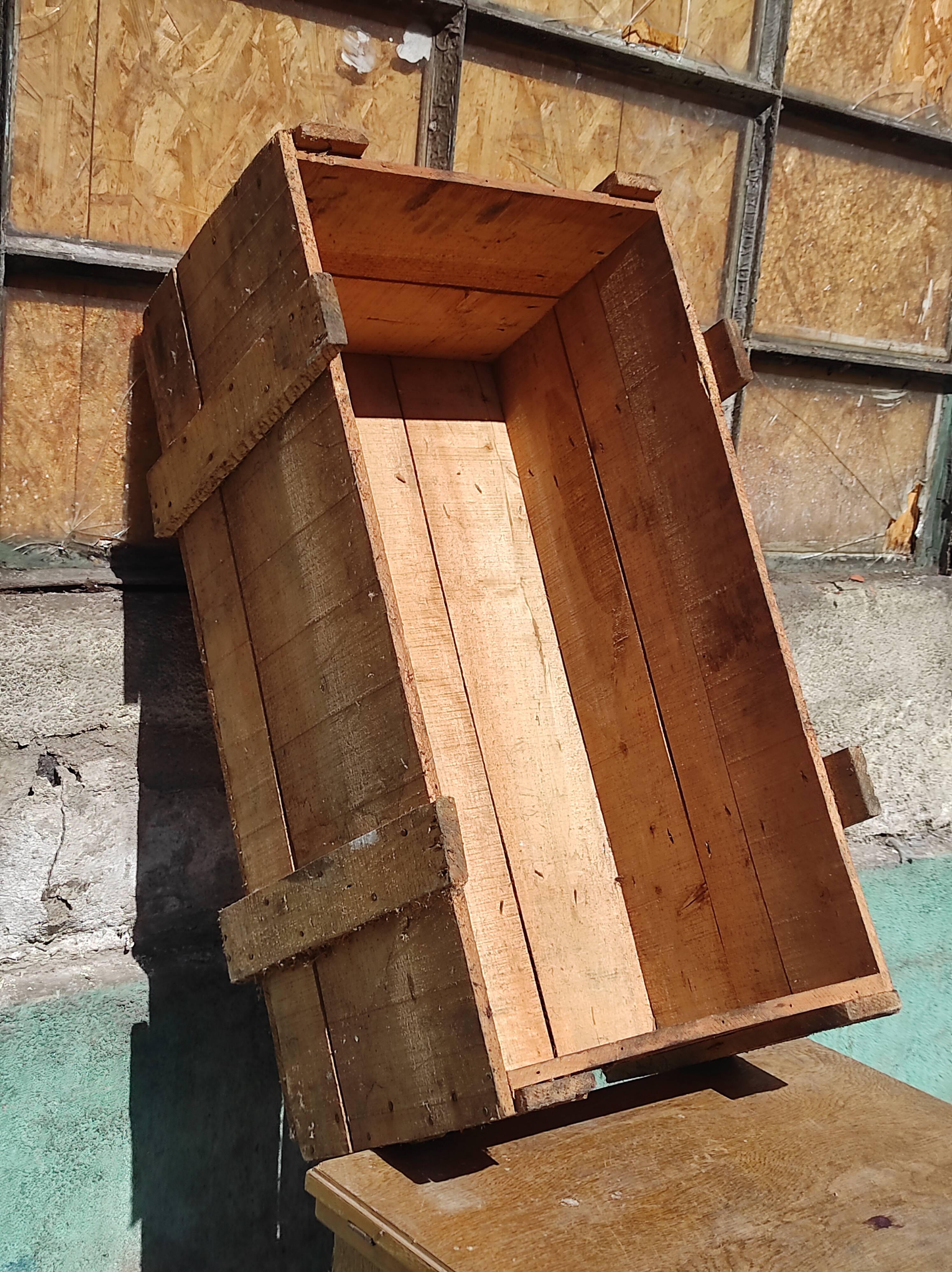 Industrial box in raw fir wood shipping SNCF bicycle equipment Necto 50s 1950s