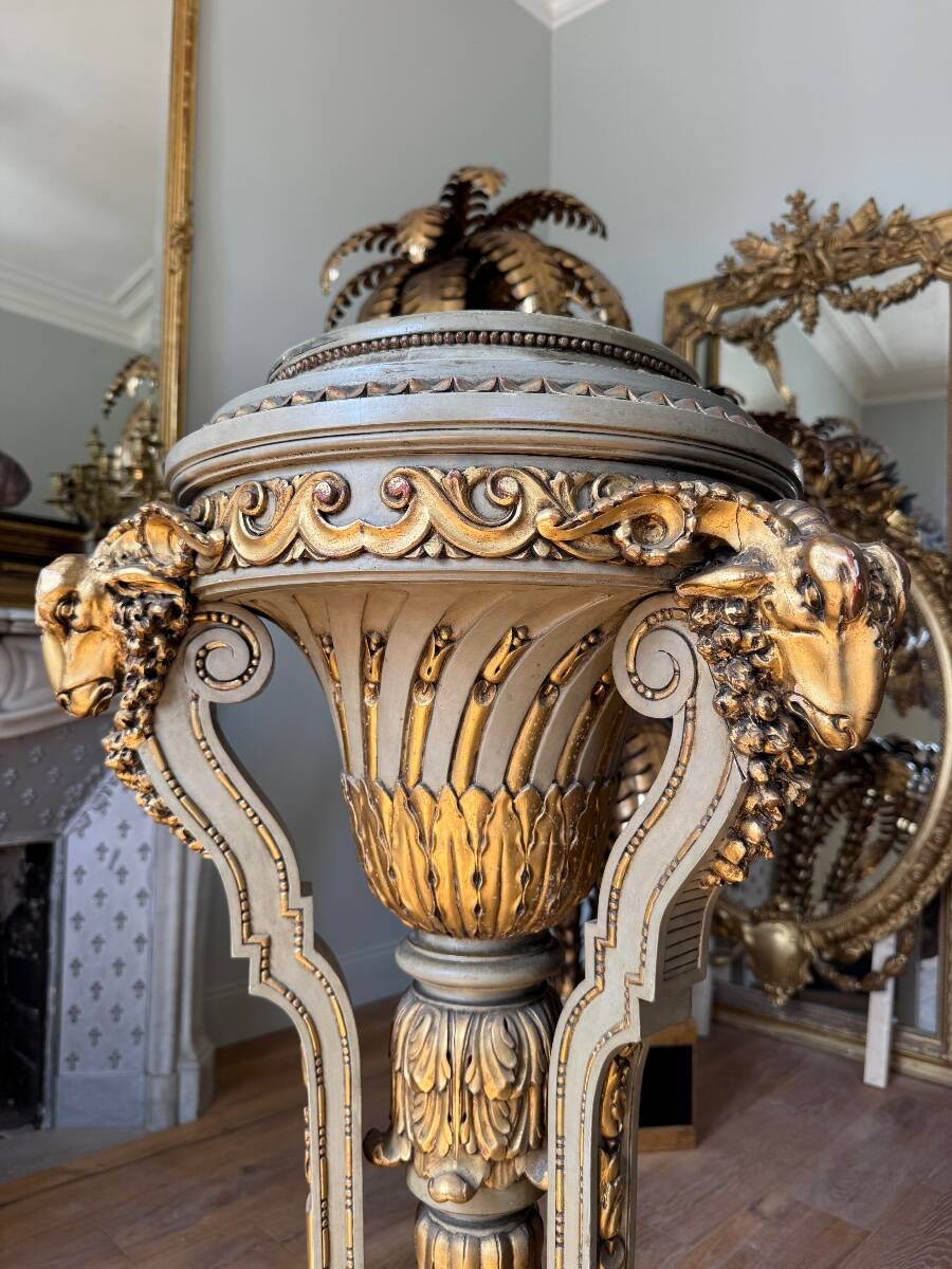 "Column 'to the goats' in Louis XVI style from the Napoleonic III period."