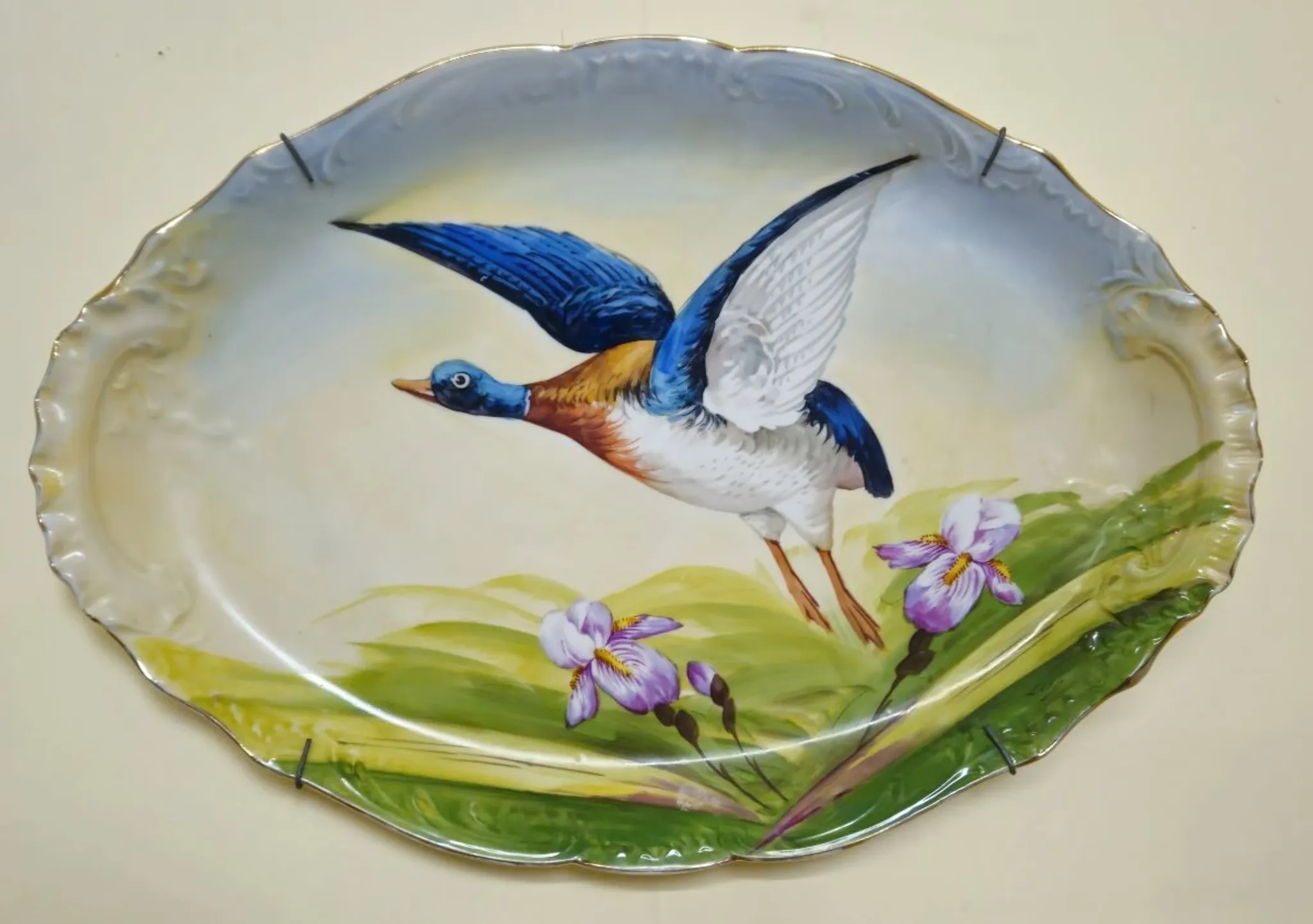 Antique decorative plate in porcelain – flying duck design