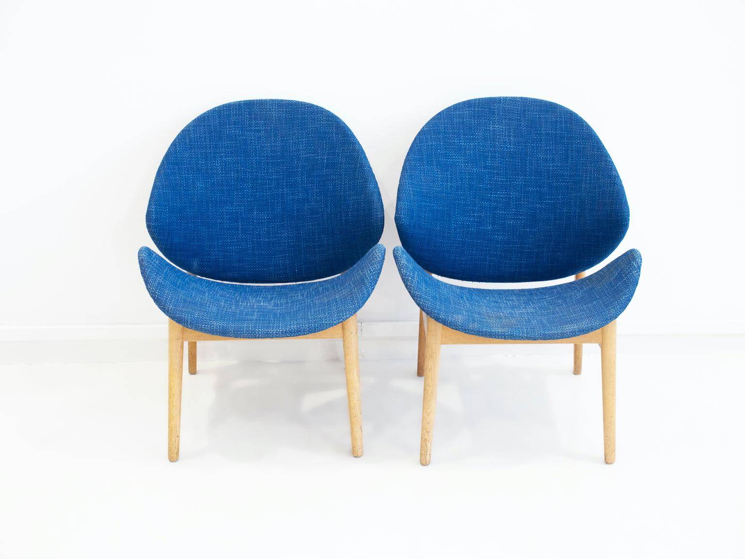 Paire de fauteuils en chêne Hans Olsen Model No 134 avec tapisserie en tissu bleu