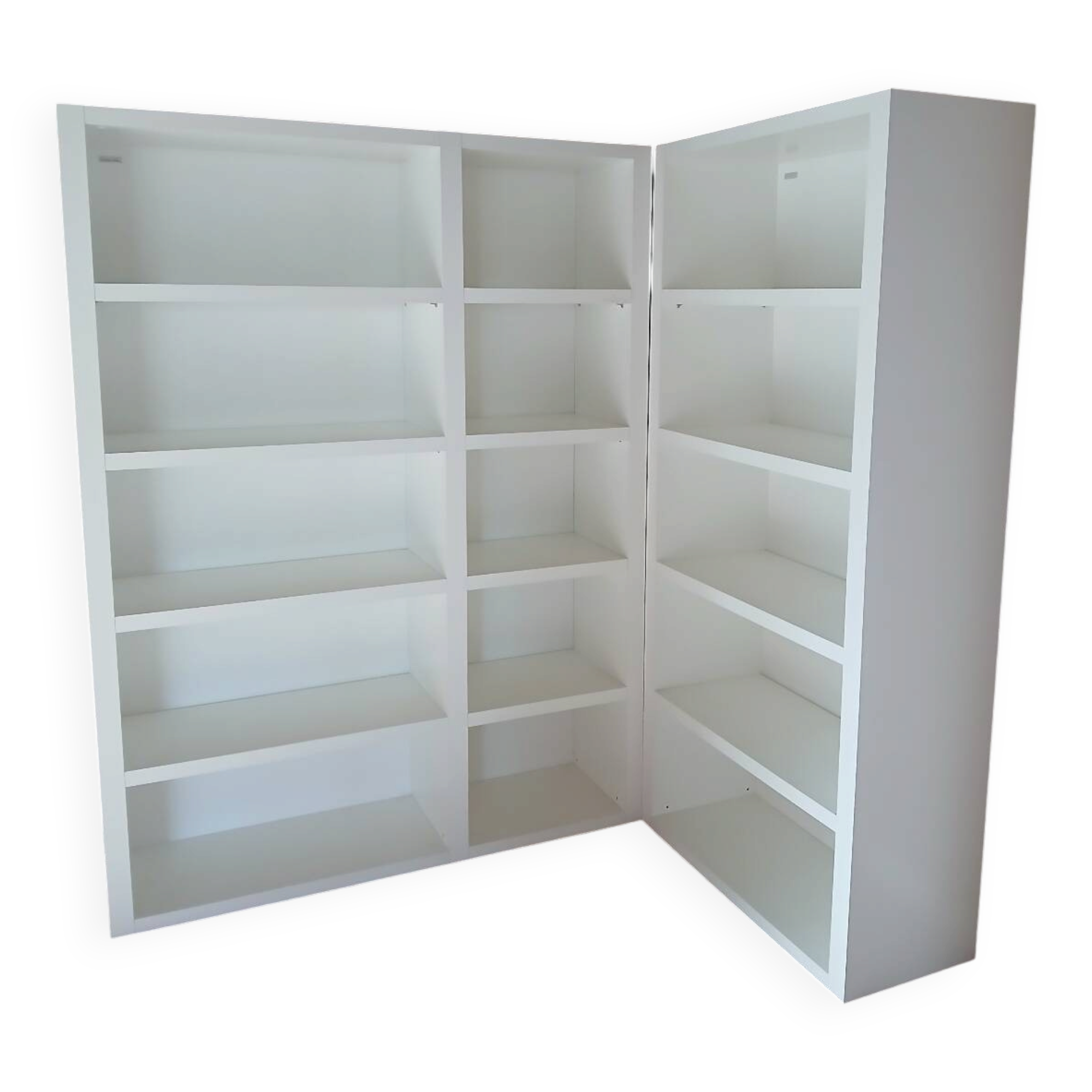 Gautier corner library – contemporary white lines