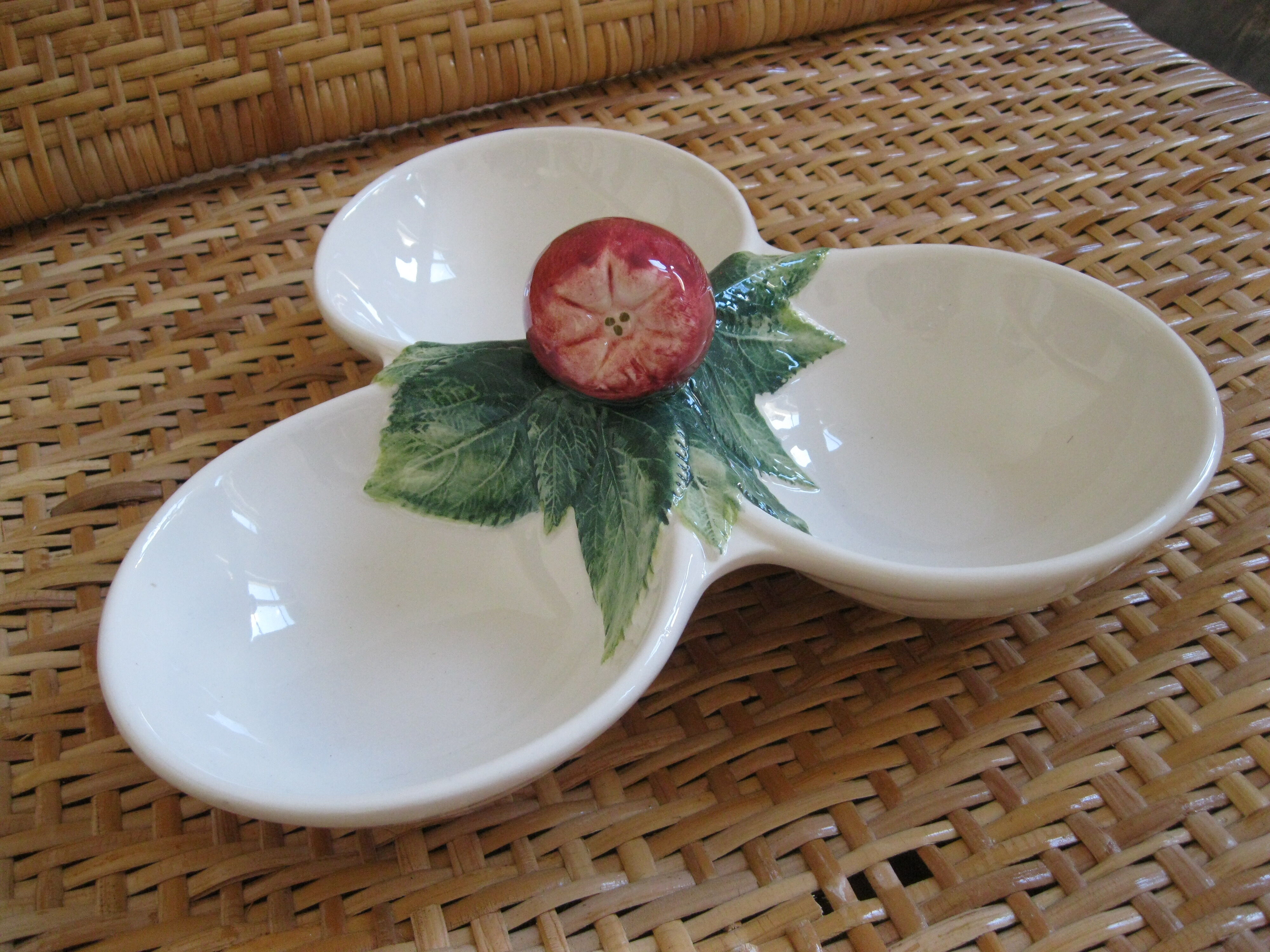 Apple dabbling aperitif dish