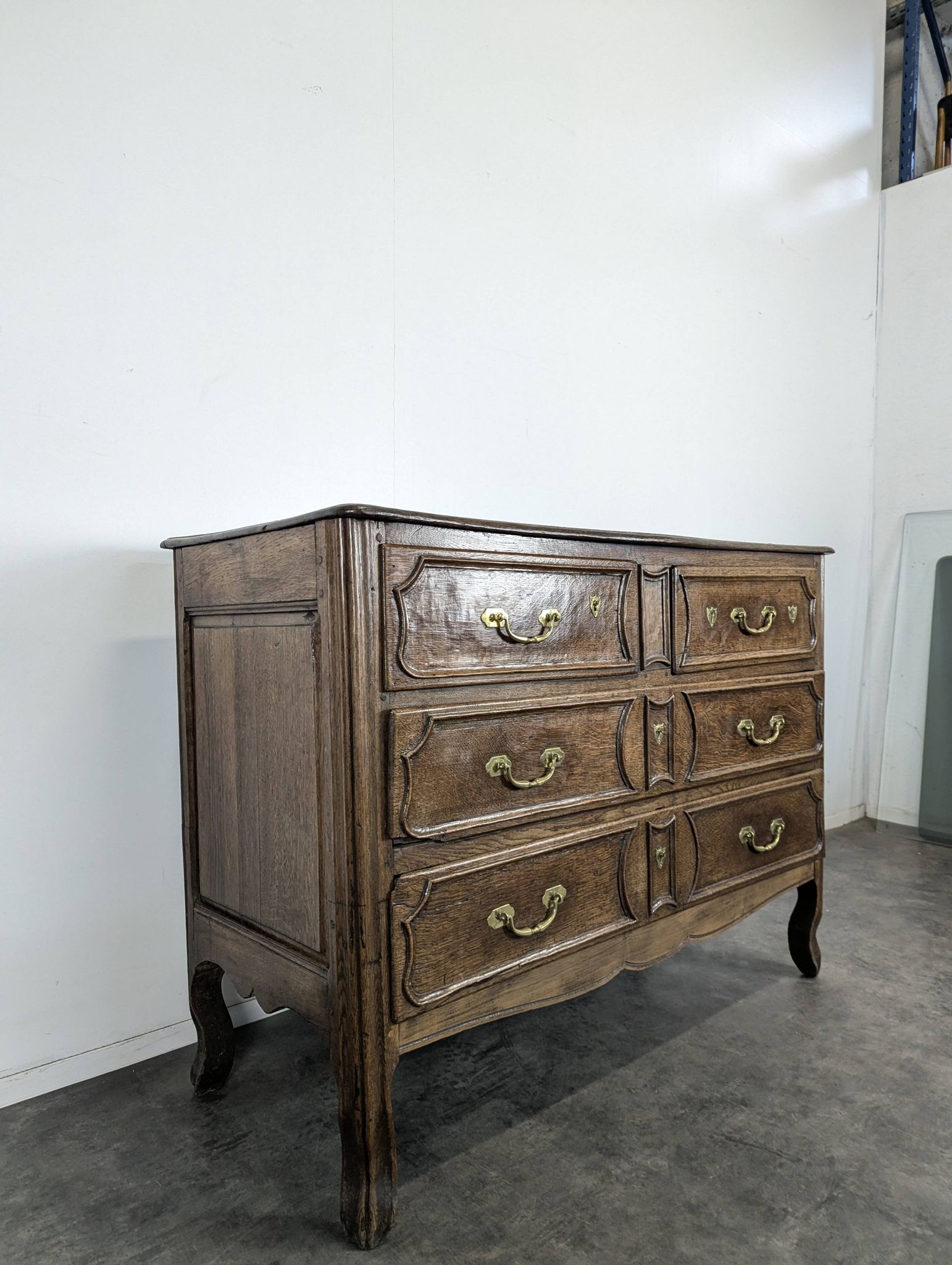 Commode provinciale du XVIIIème en chêne