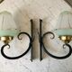 Paire d'appliques en verre granité vert et en fer forgé noir années 50-60