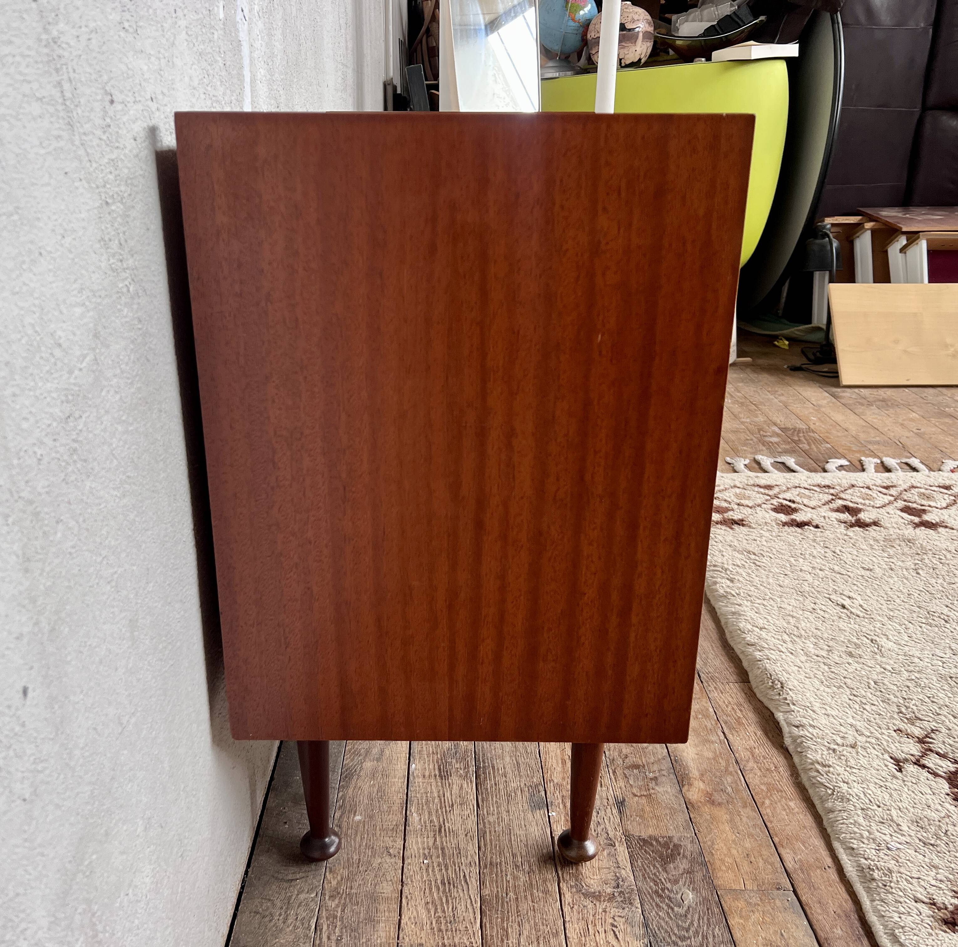 Commode en teck et tiroirs formica blanc - 1960