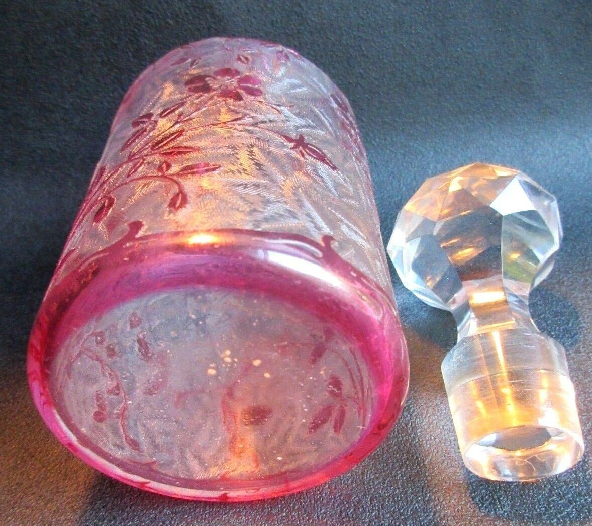 Flacon à parfum Baccarat dégagé à l'acide: Eglantier rouge