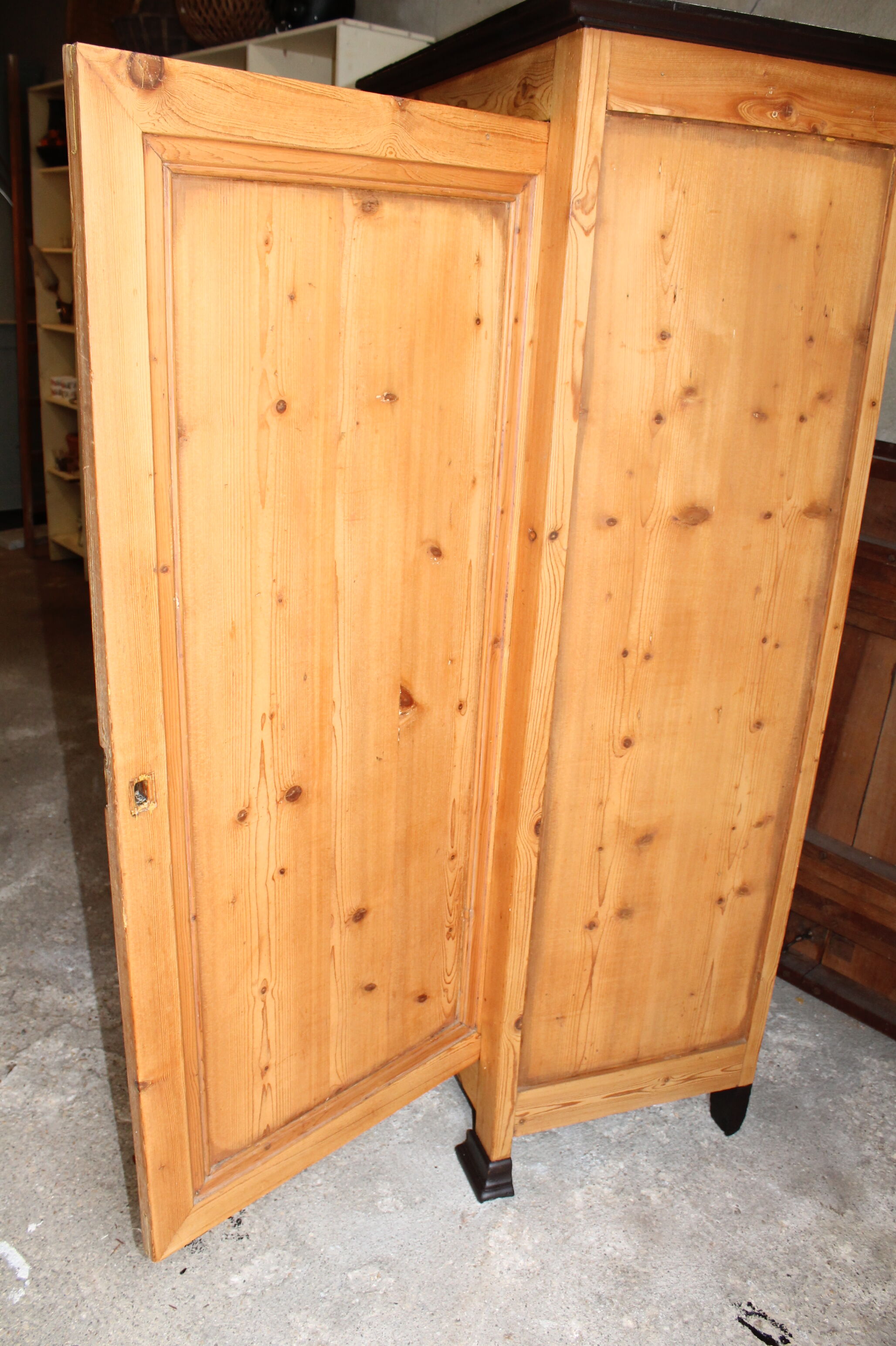 Parisian Cabinet rustic