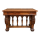 Table de milieu en noyer sculpté – Style Néo-Renaissance – XIXe siècle