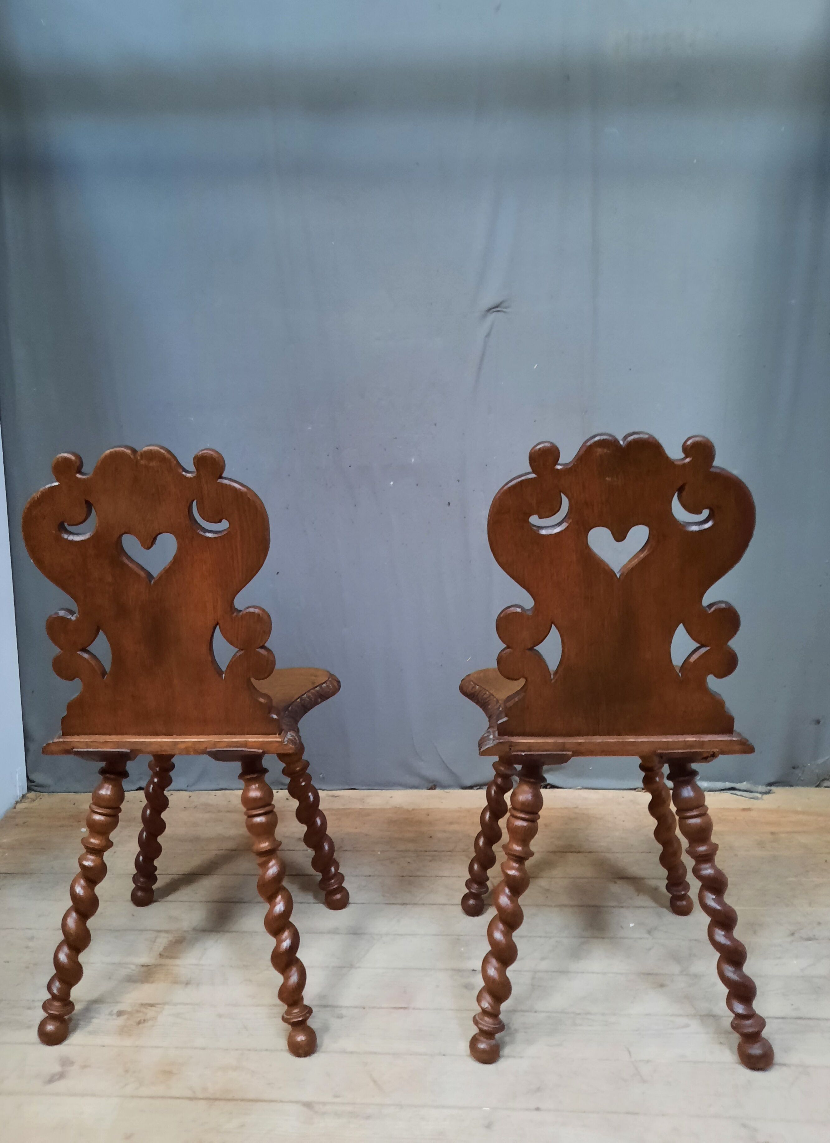 Pair of escabelle chair